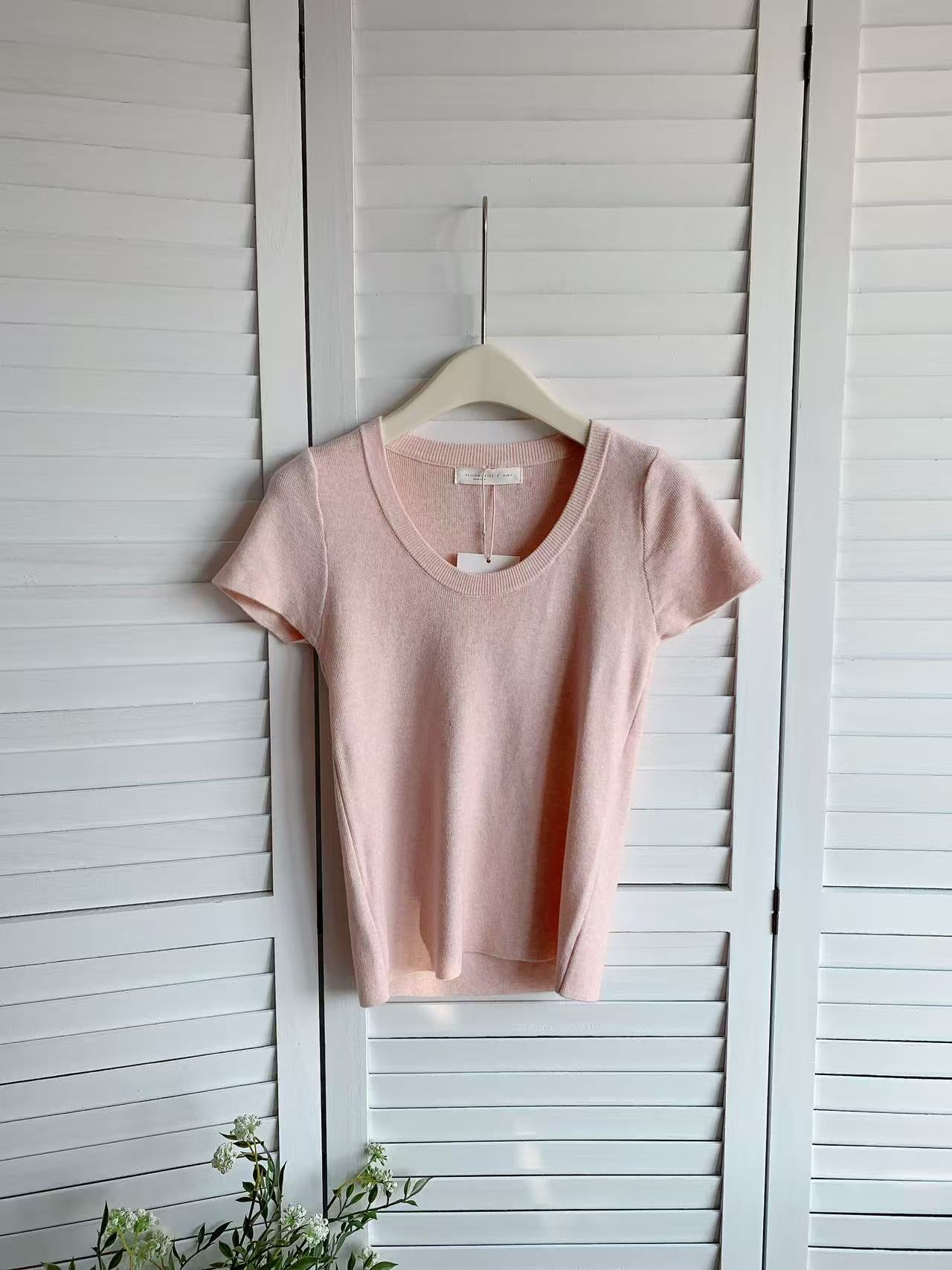 HELLO MILK TEE- 86056 圓領後小蝴蝶結上衣