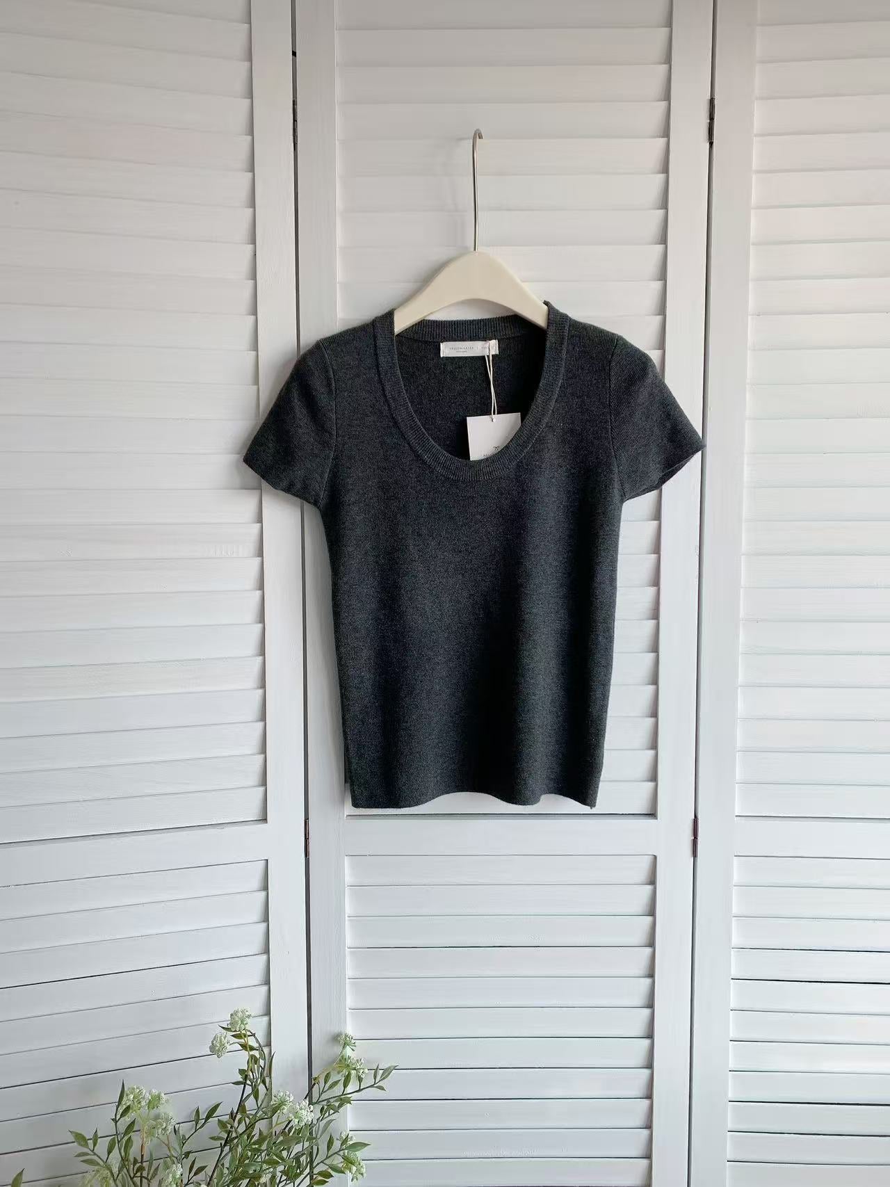 HELLO MILK TEE- 86056 圓領後小蝴蝶結上衣