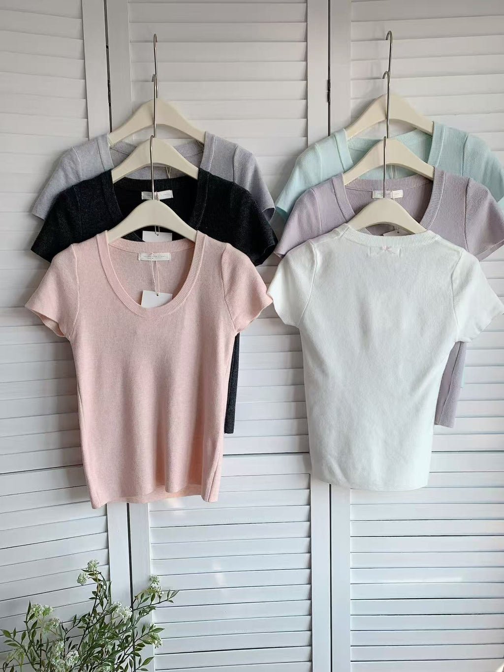 HELLO MILK TEE- 86056 圓領後小蝴蝶結上衣