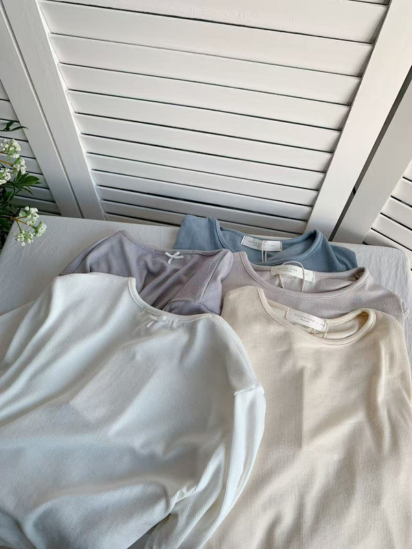 HELLO MILK TEE- 86023 簡約後背小蝴蝶結上衣