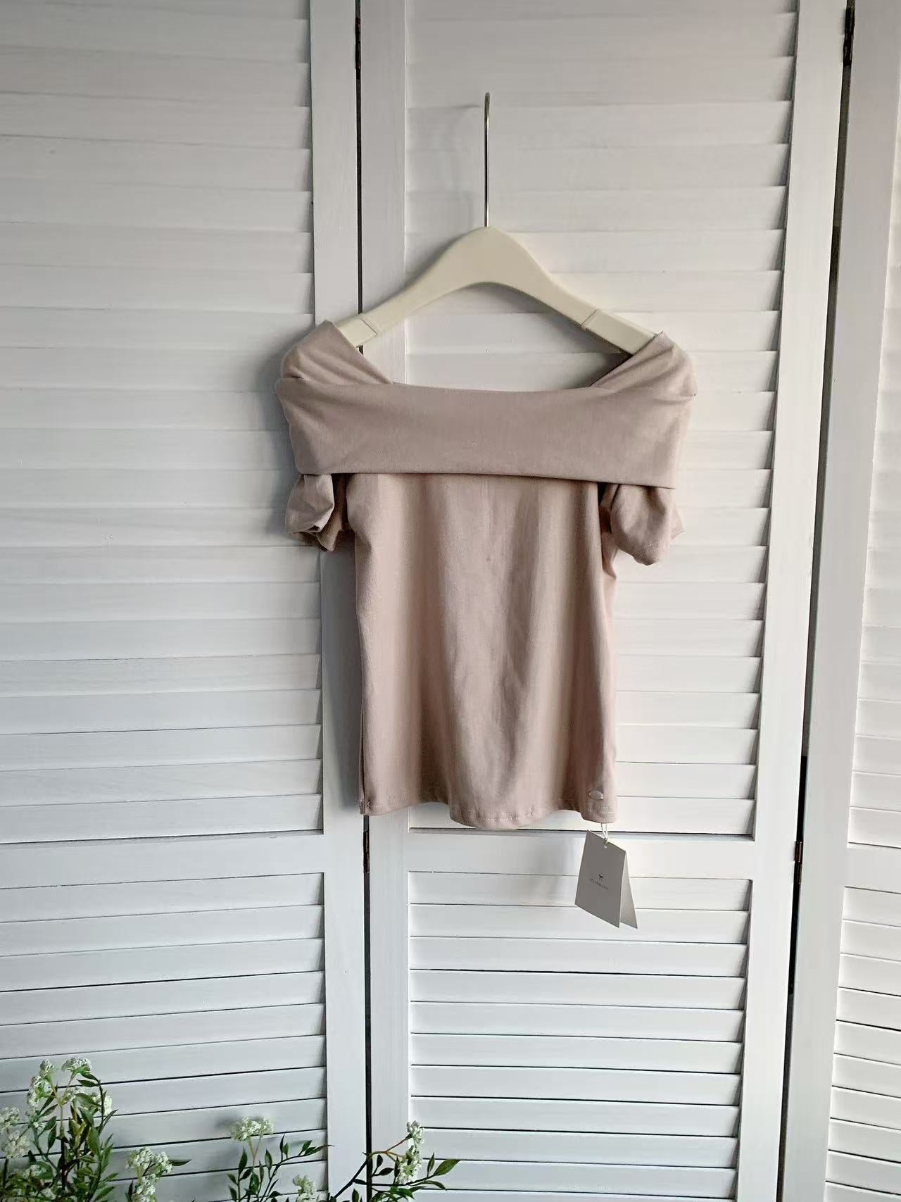 HELLO MILK TEE- 86019 溫柔上衣