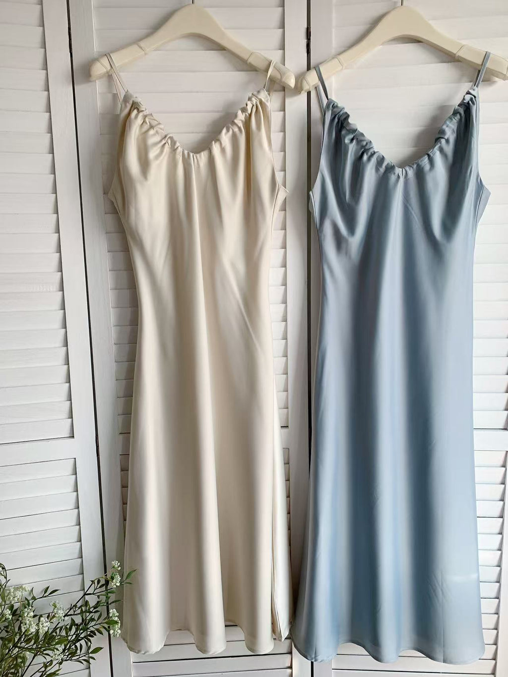 HELLO MILK TEE- 86089 緞面連裙