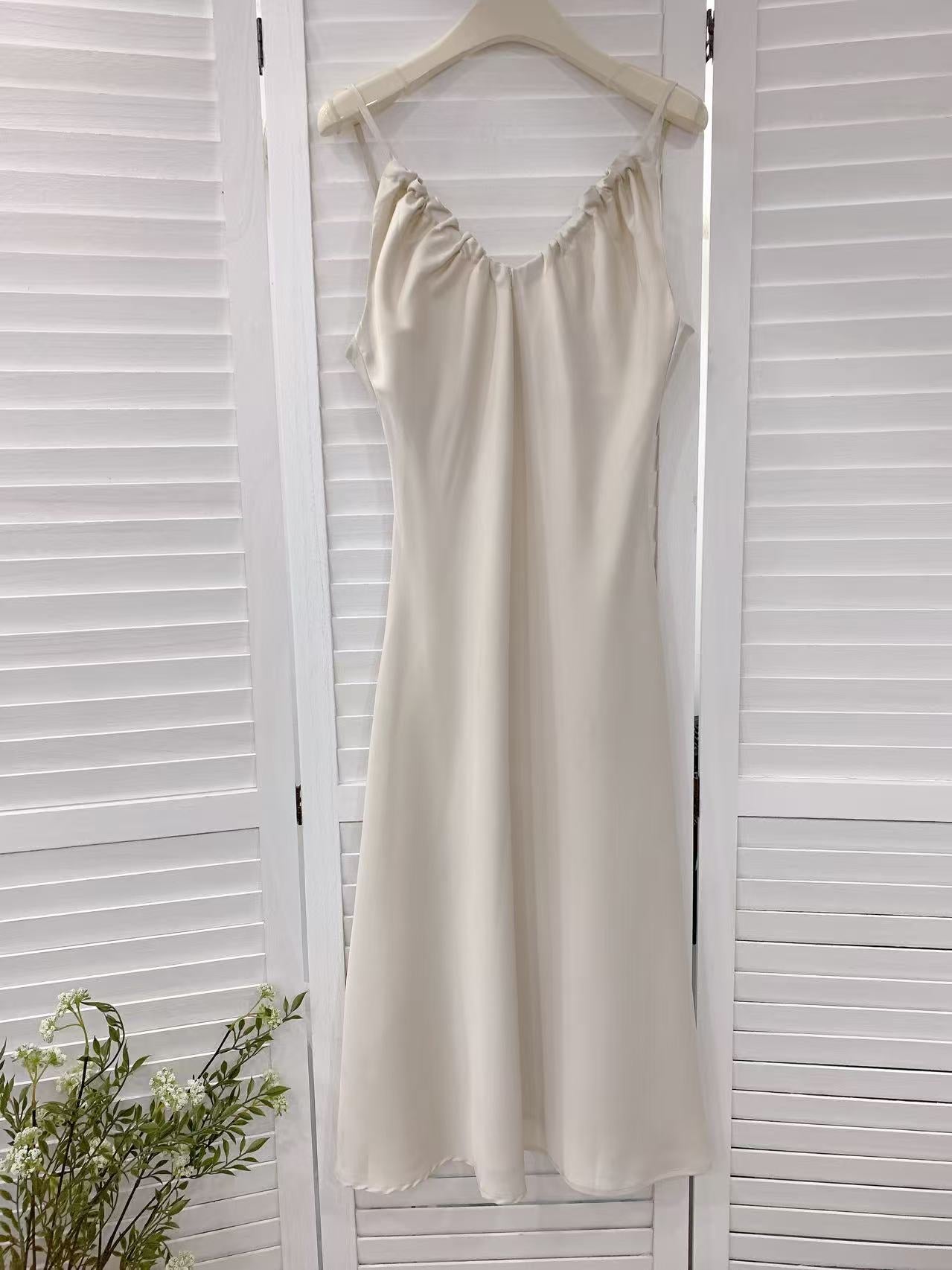 HELLO MILK TEE- 86089 緞面連裙