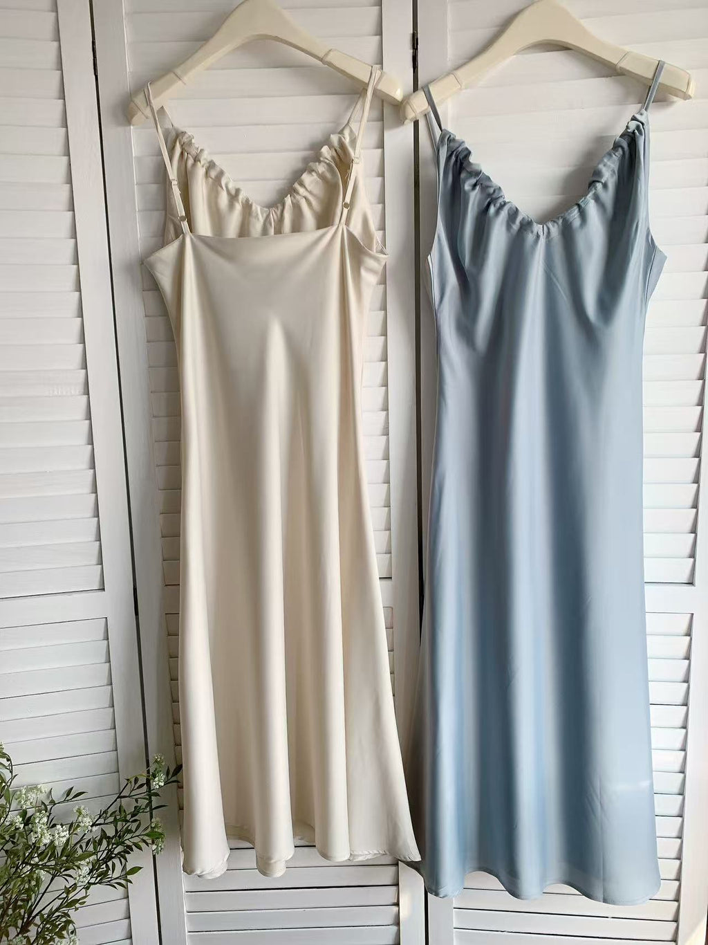 HELLO MILK TEE- 86089 緞面連裙