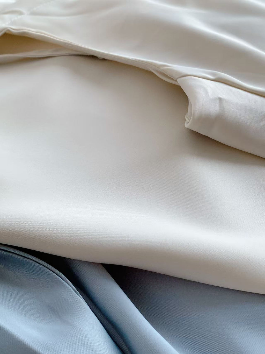 HELLO MILK TEE- 86089 緞面連裙