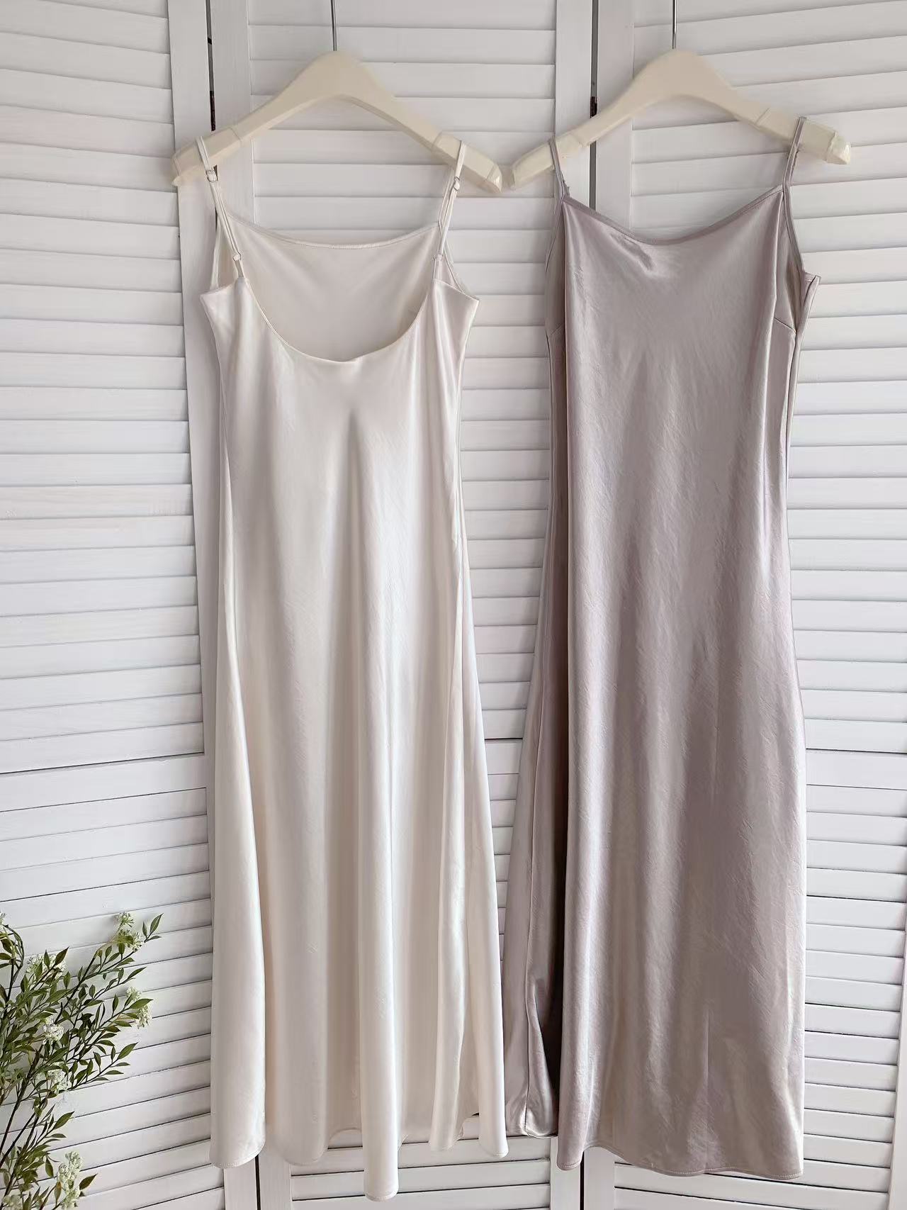 HELLO MILK TEE- 86105 緞面連裙