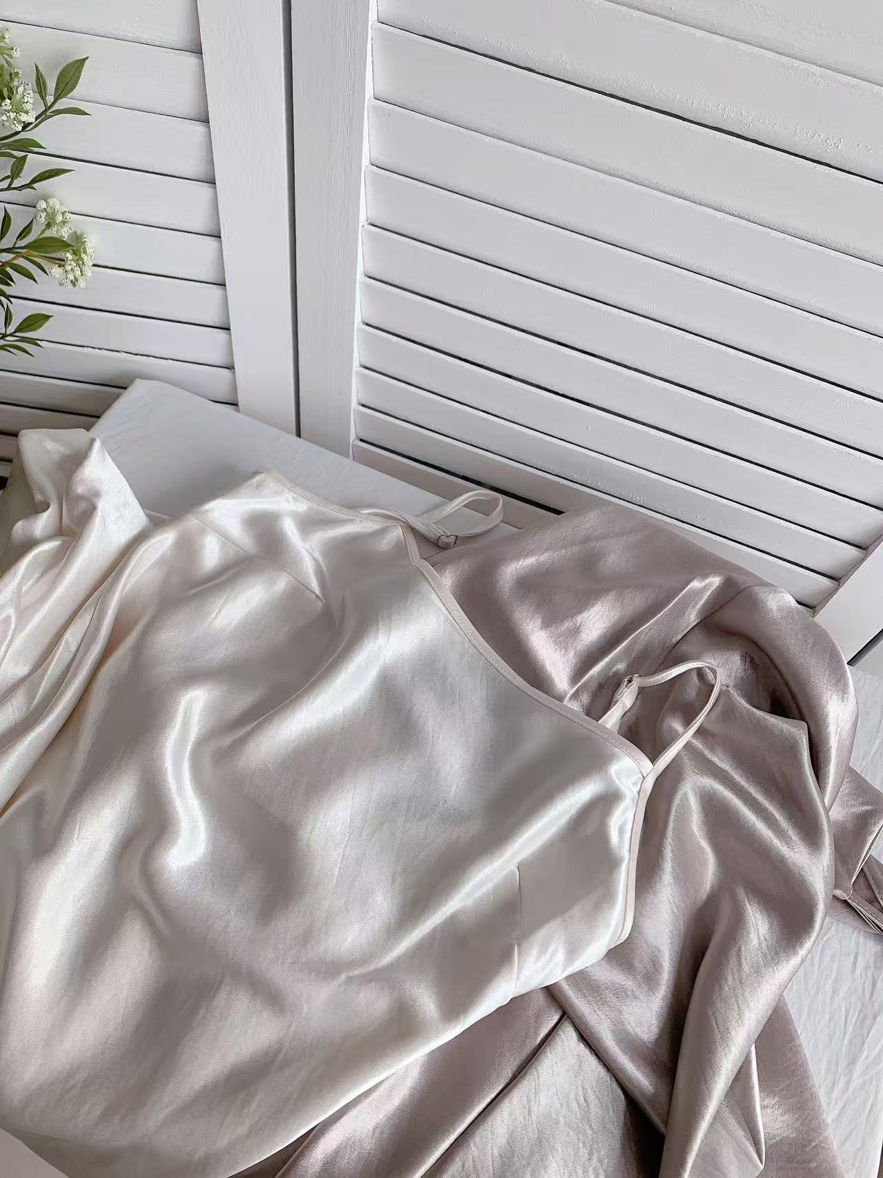 HELLO MILK TEE- 86105 緞面連裙