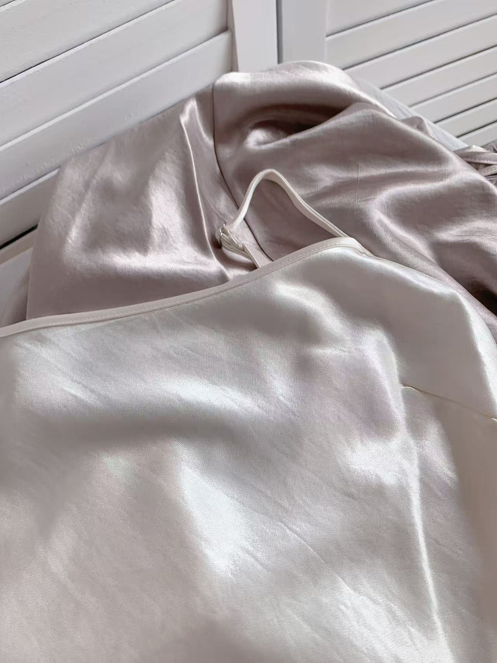 HELLO MILK TEE- 86105 緞面連裙