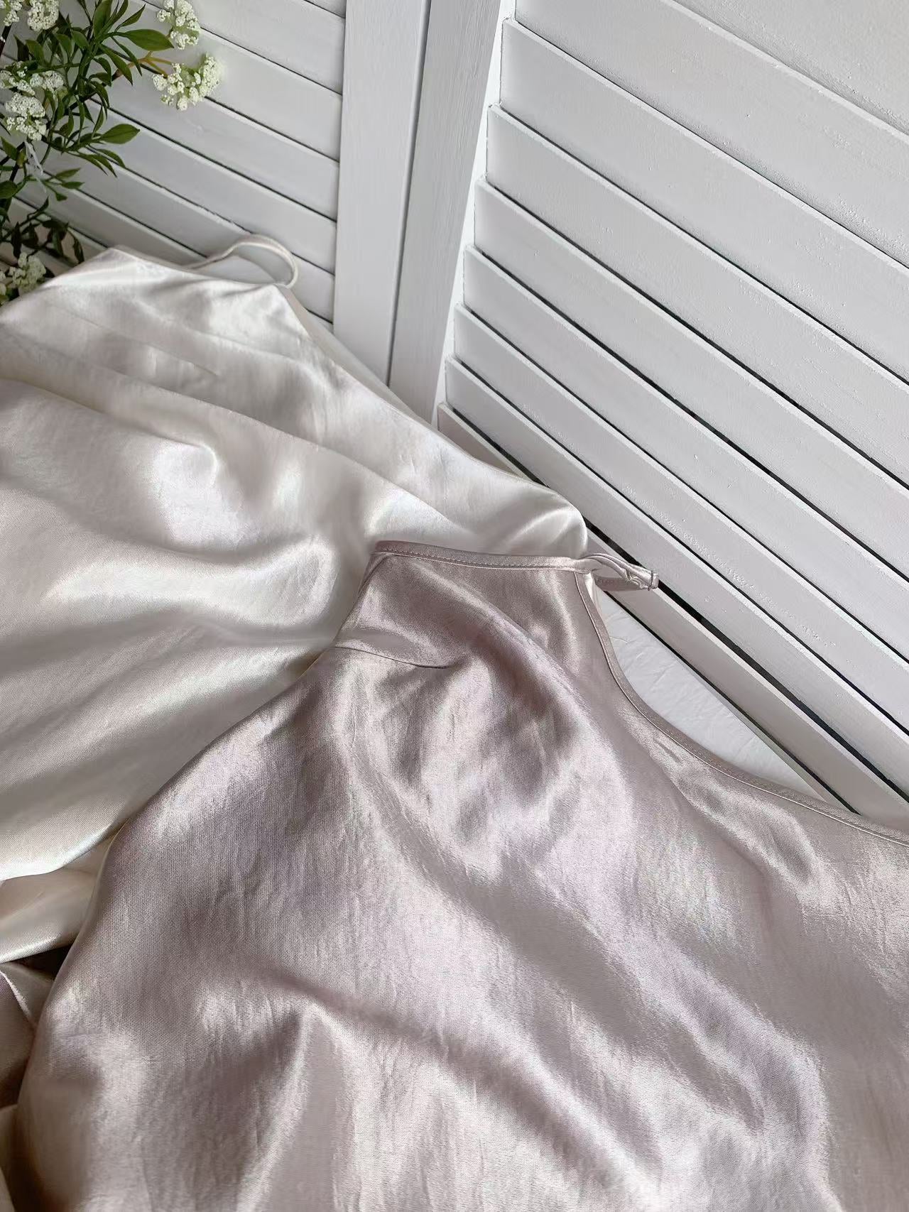 HELLO MILK TEE- 86105 緞面連裙