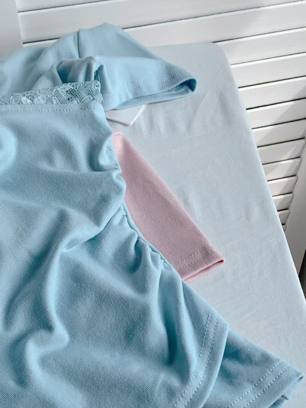 HELLO MILK TEE- 86146 V領小衫