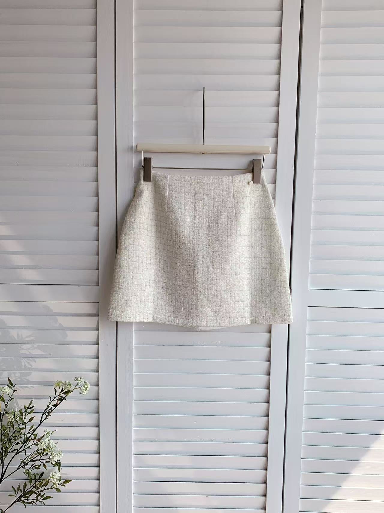 HELLO MILK TEE- 86152 呢料短裙