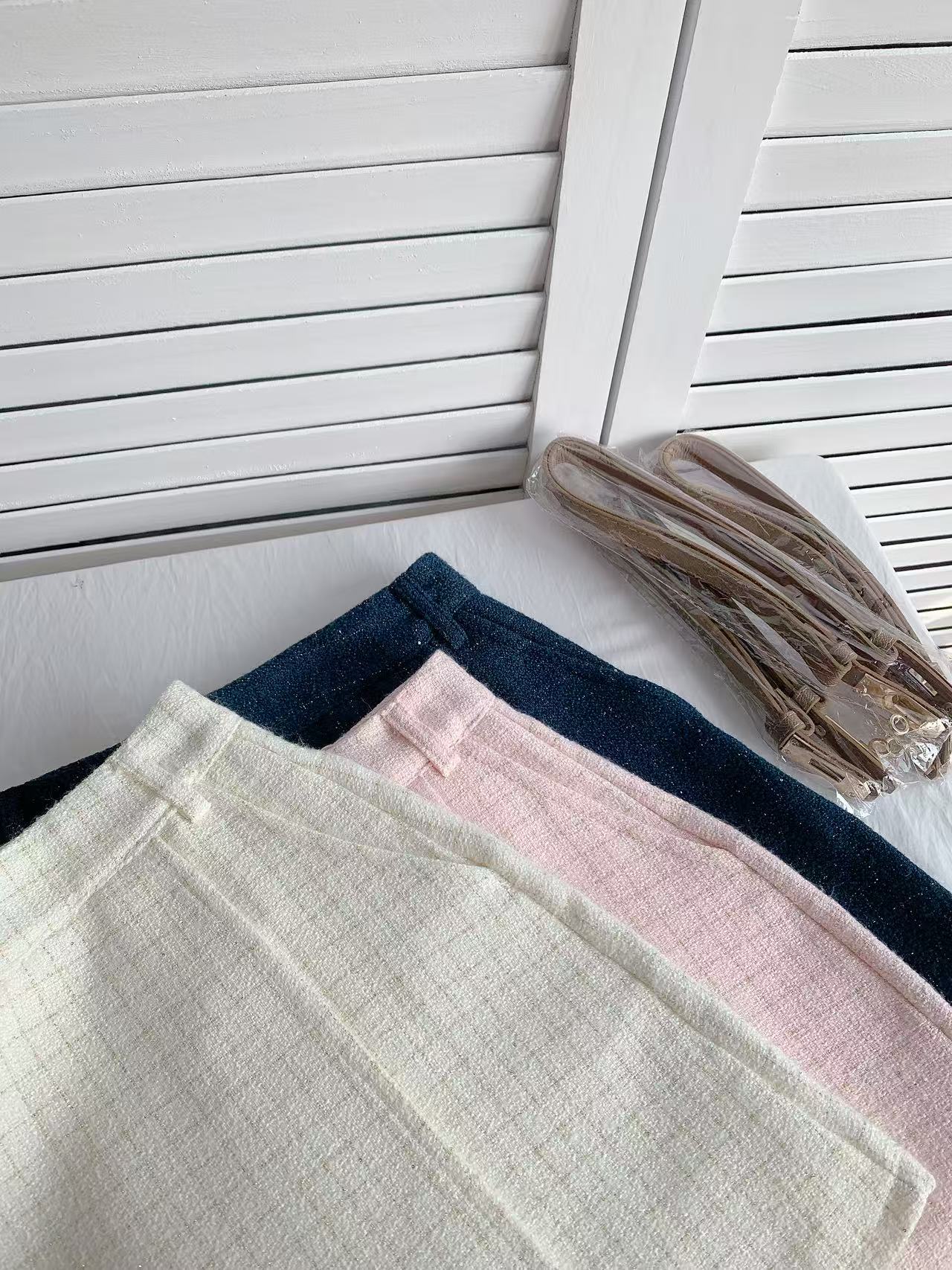 HELLO MILK TEE- 86150 西裝短裙(附腰帶)