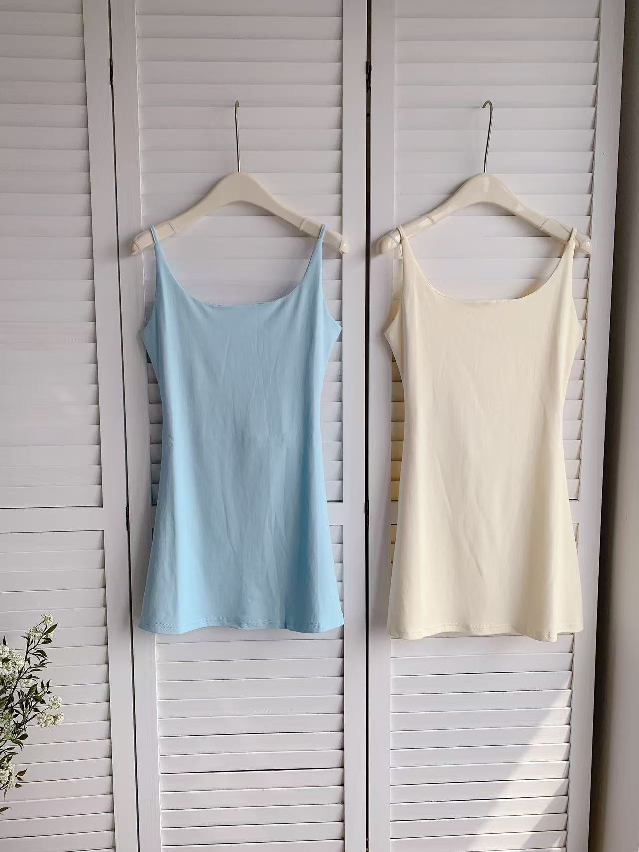 HELLO MILK TEE- 86135 淨色吊帶裙