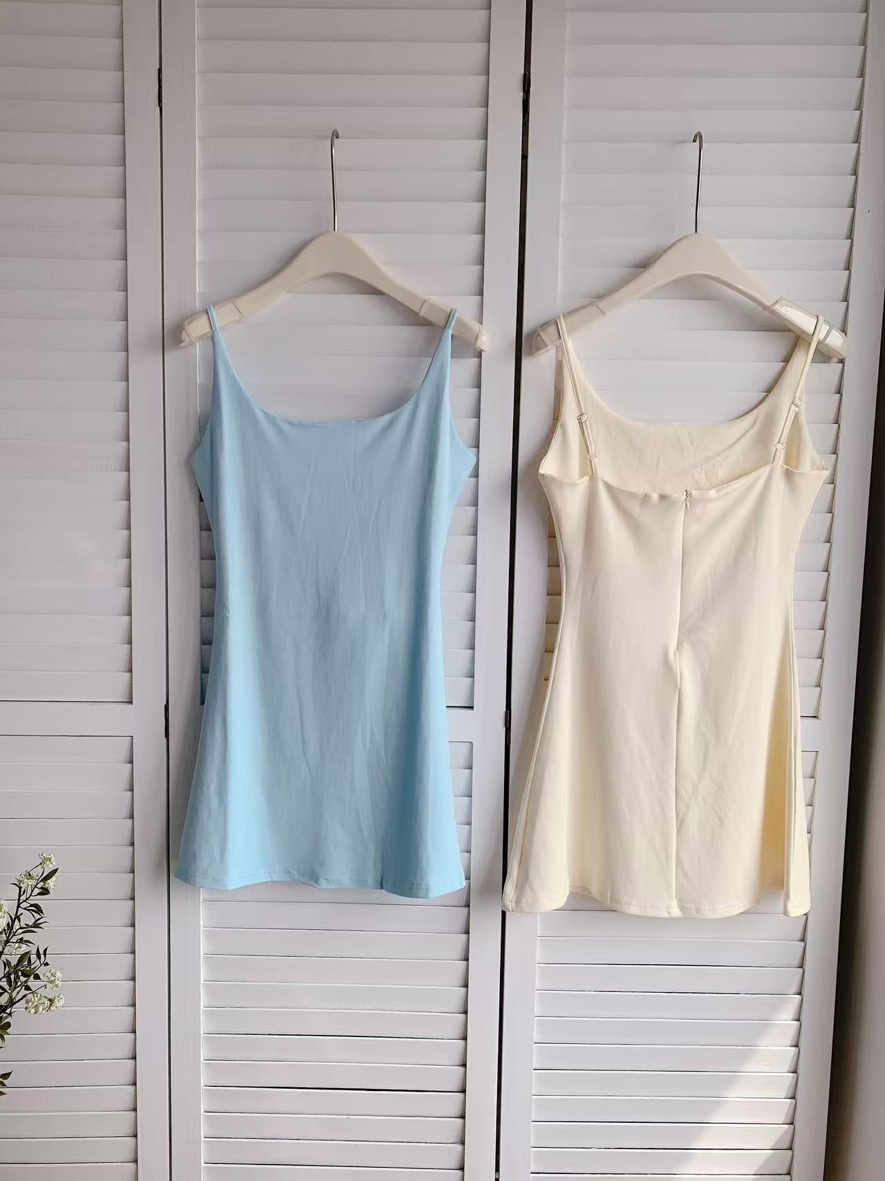 HELLO MILK TEE- 86135 淨色吊帶裙