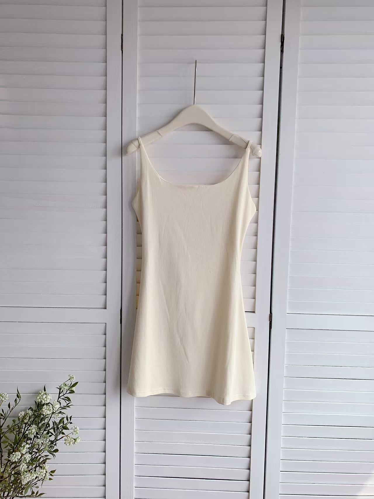 HELLO MILK TEE- 86135 淨色吊帶裙