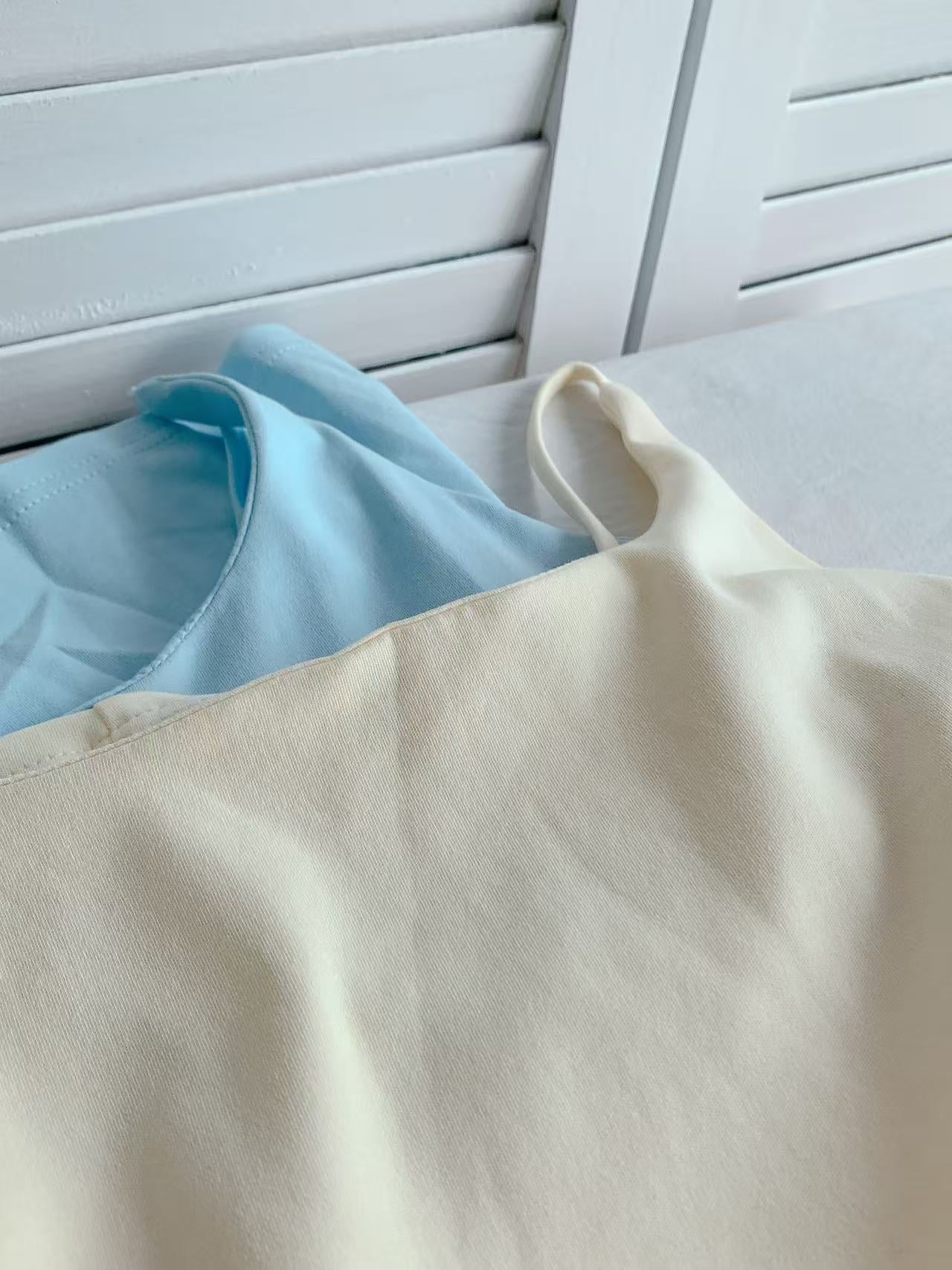 HELLO MILK TEE- 86135 淨色吊帶裙