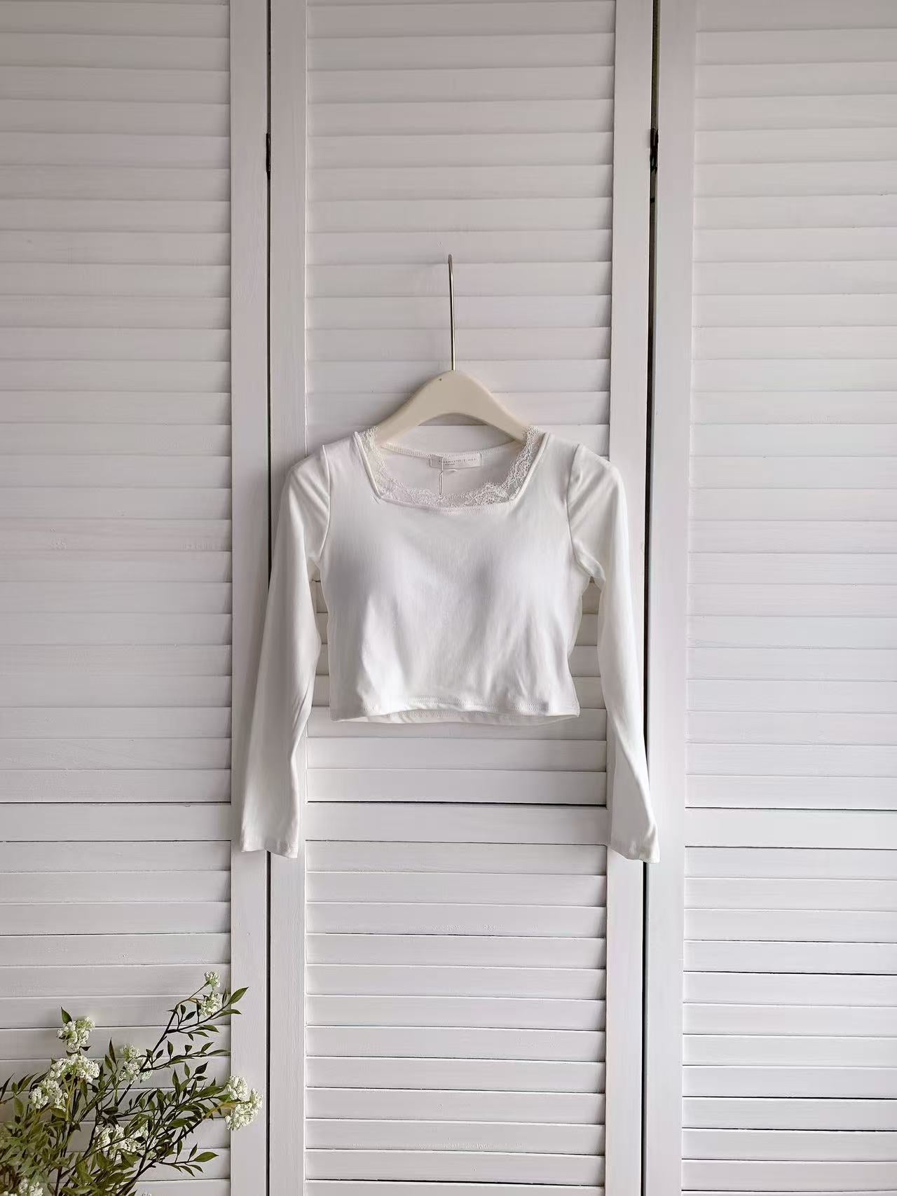 HELLO MILK TEE- 86013 蕾絲領上衣