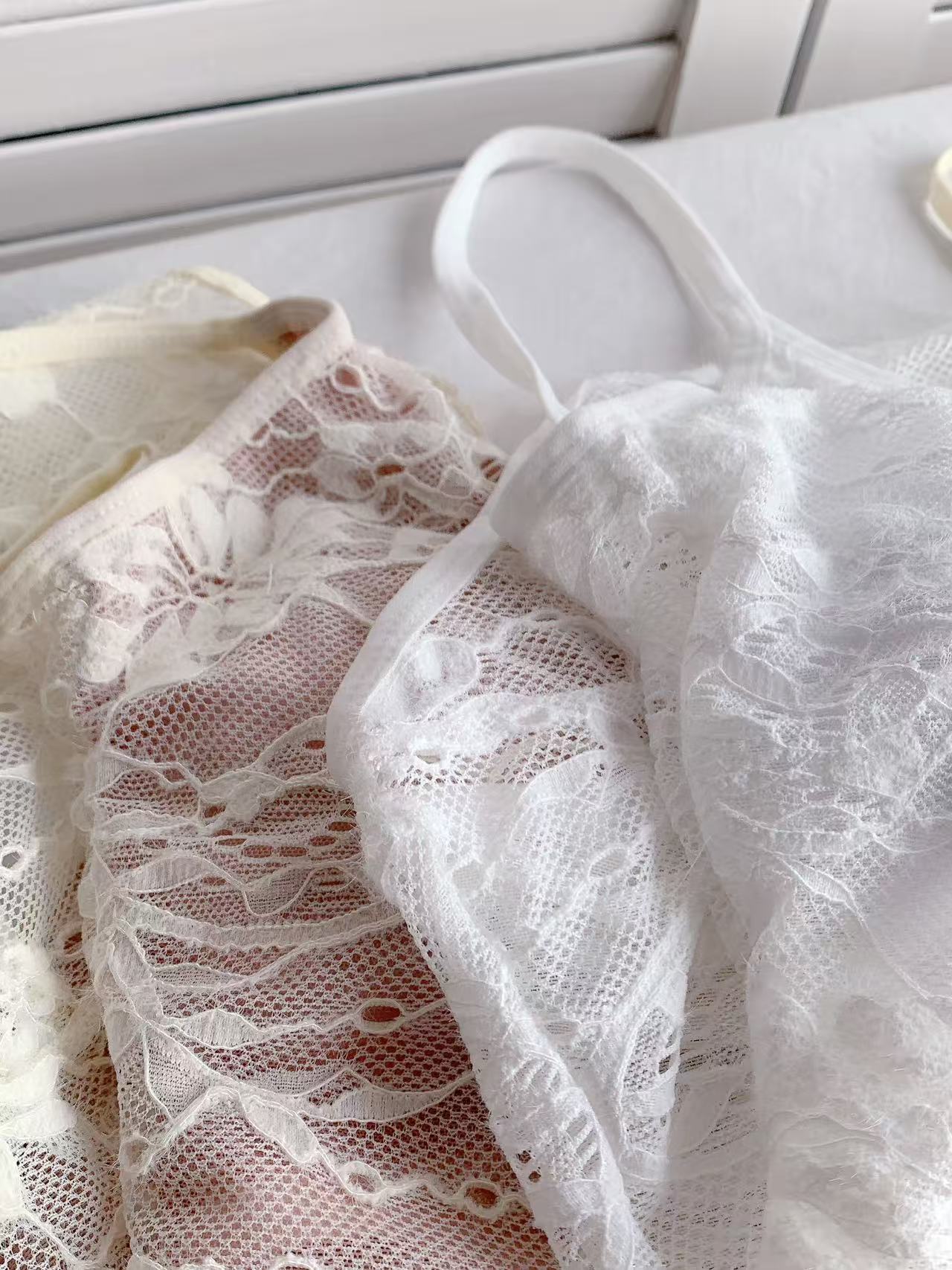 HELLO MILK TEE- 86202 蕾絲吊帶衫