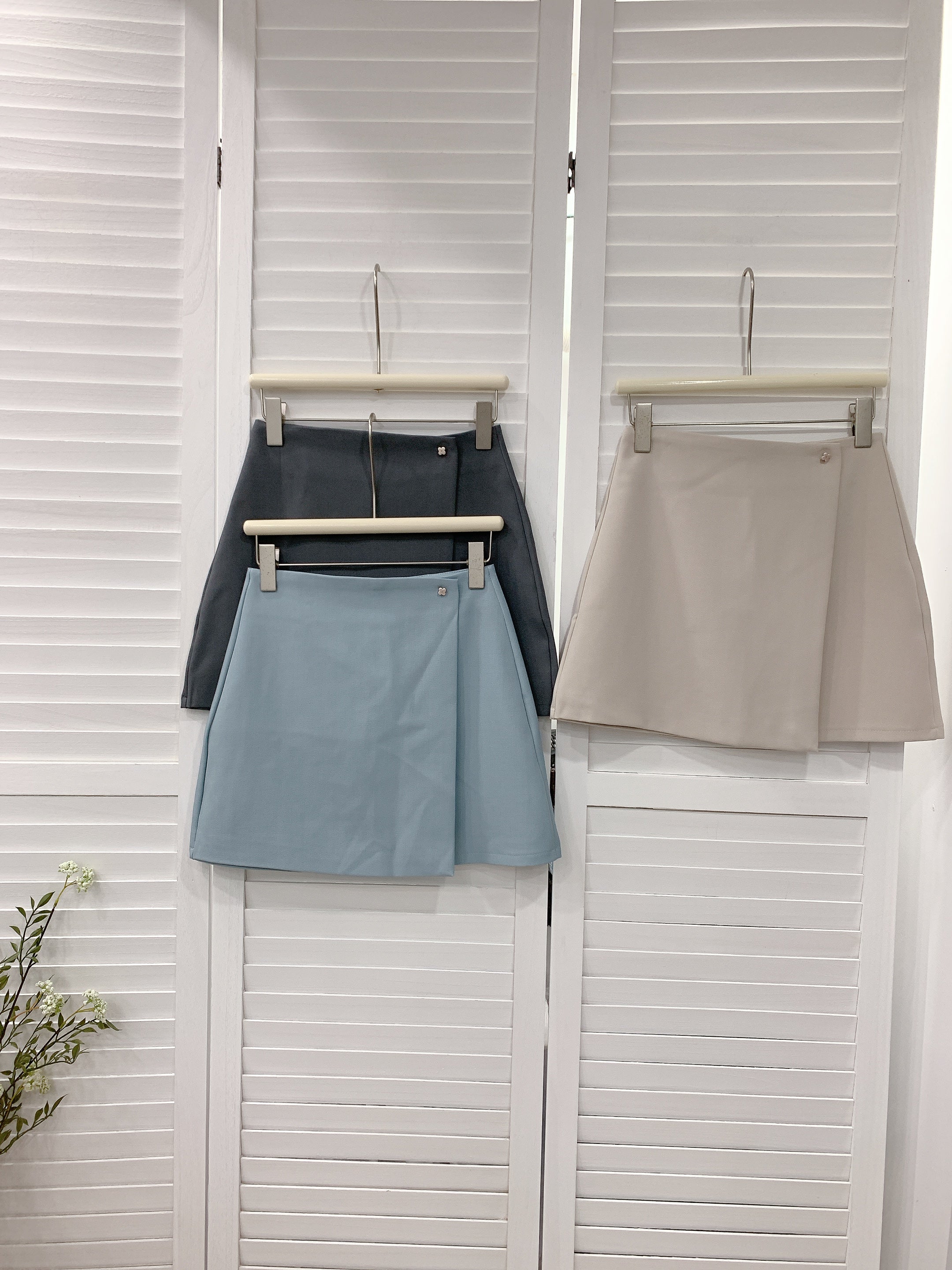 HELLO MILK TEE- 86044 西裝短裙