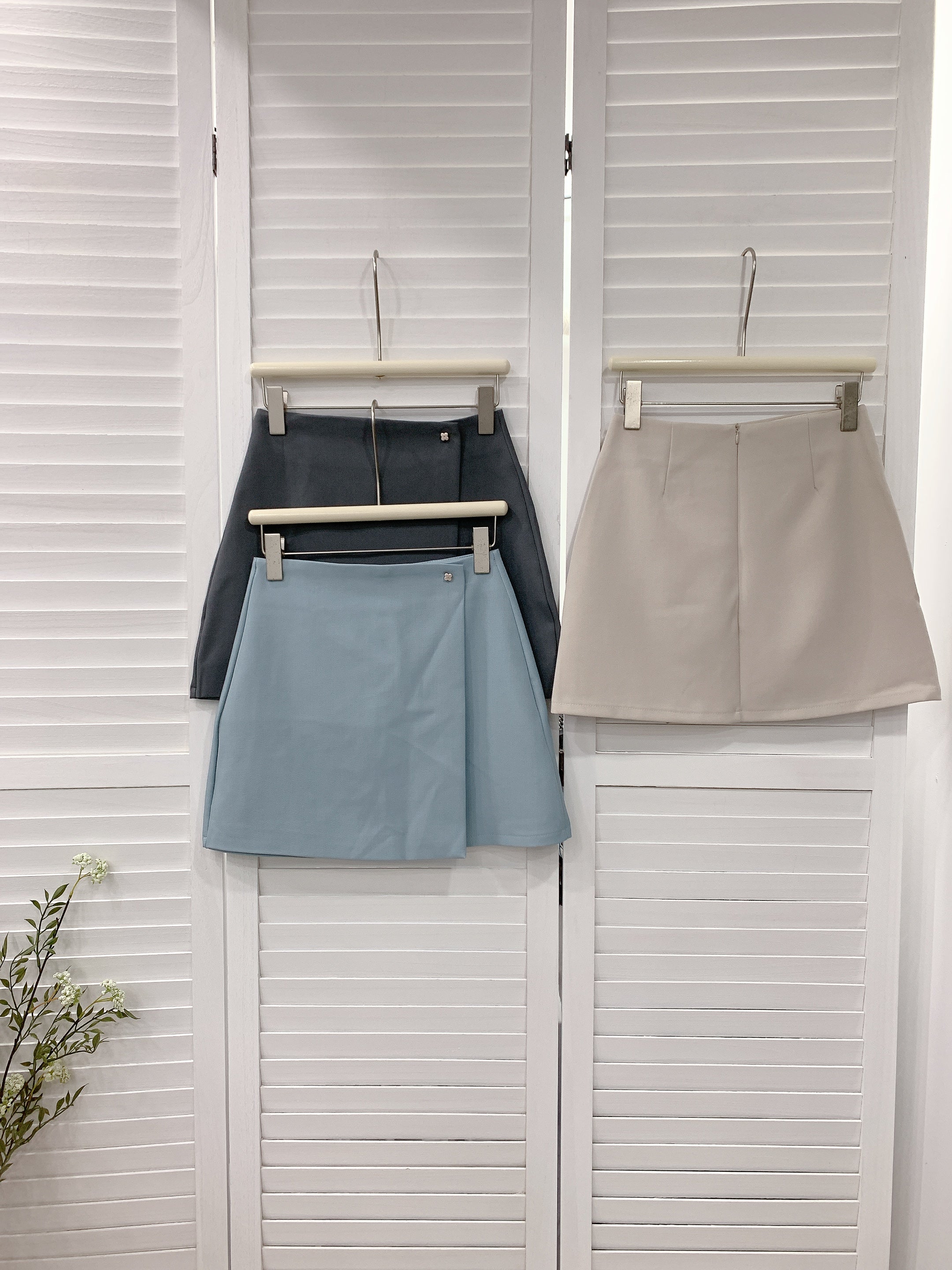 HELLO MILK TEE- 86044 西裝短裙