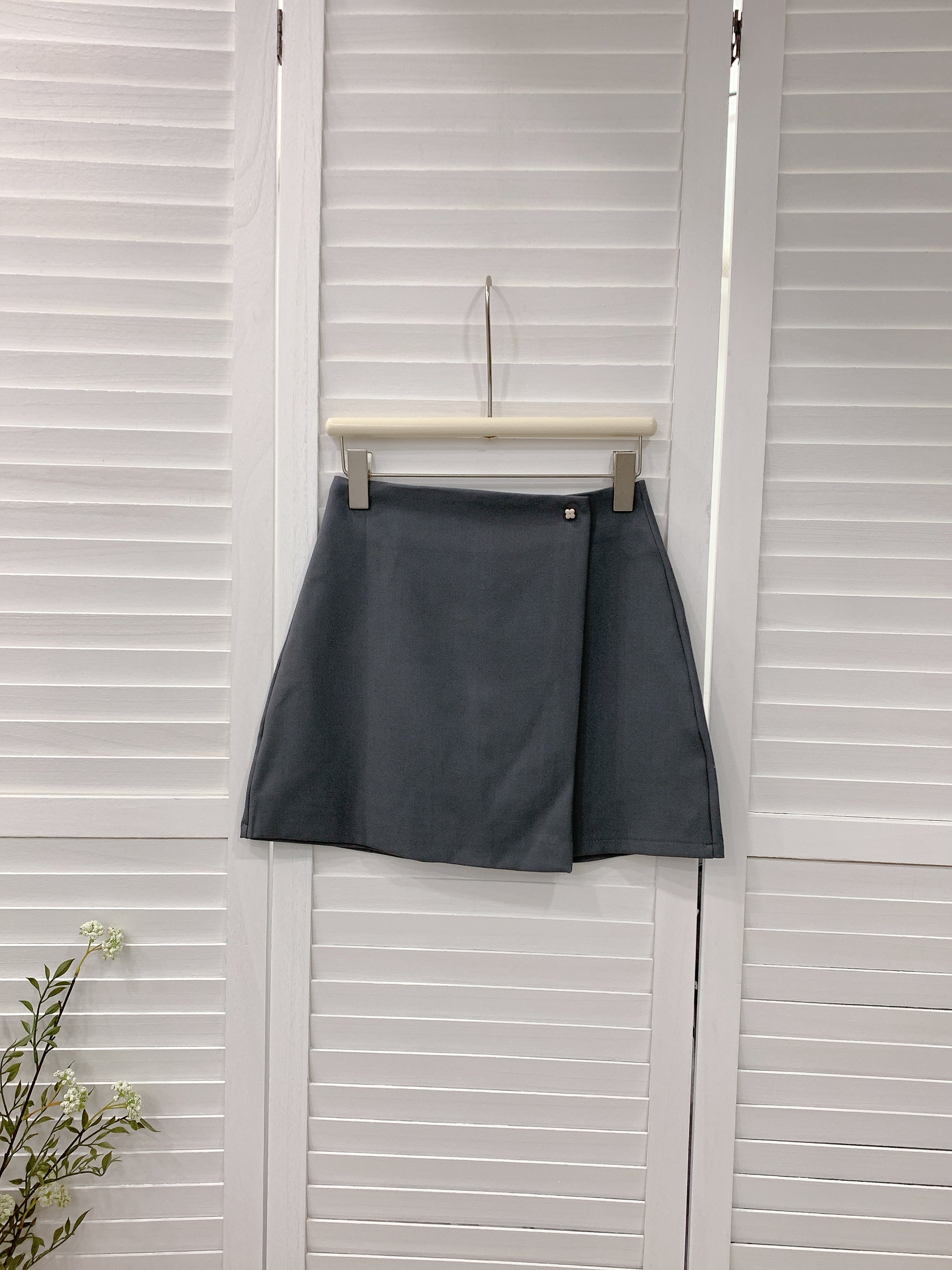 HELLO MILK TEE- 86044 西裝短裙