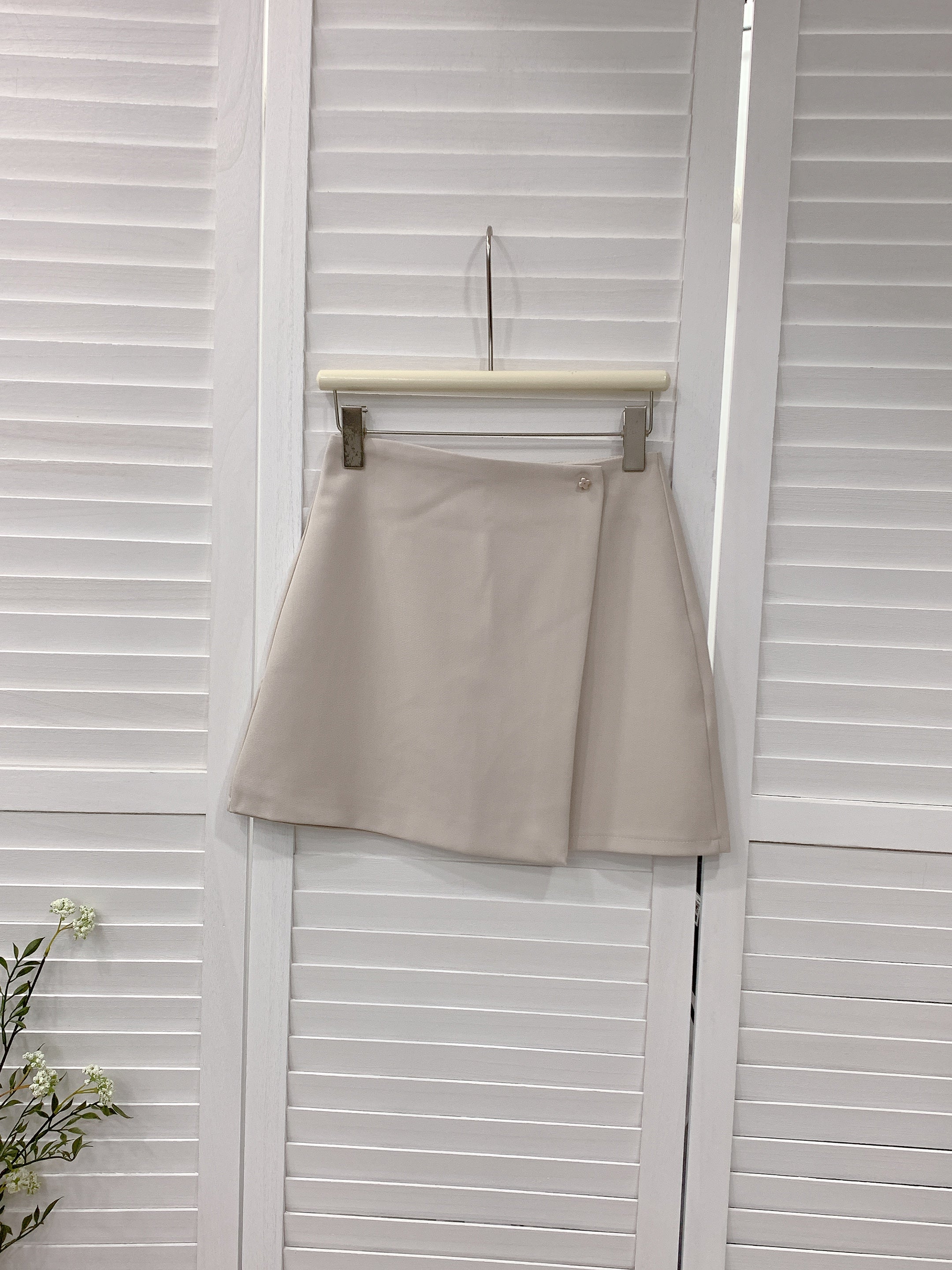 HELLO MILK TEE- 86044 西裝短裙