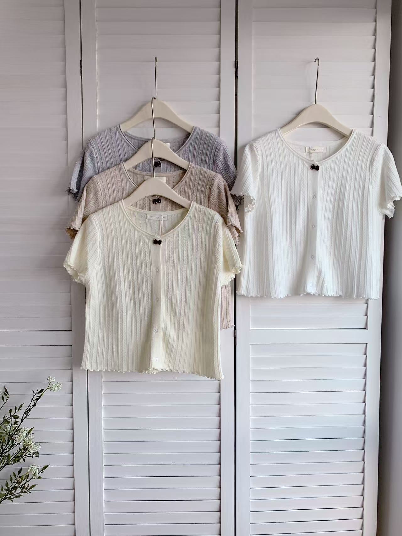 HELLO MILK TEE- 86155 心口小蝴蝶結上衣