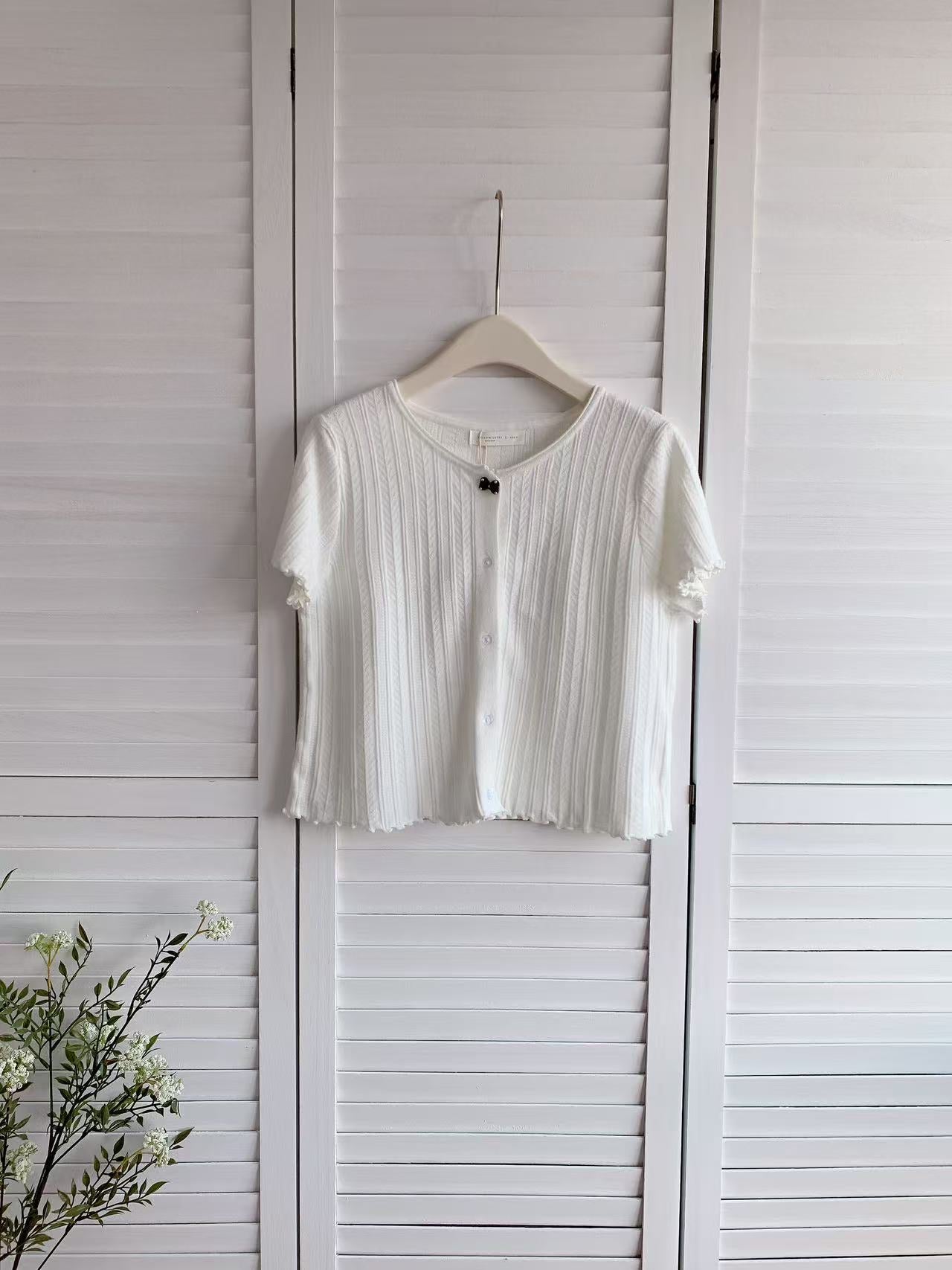 HELLO MILK TEE- 86155 心口小蝴蝶結上衣