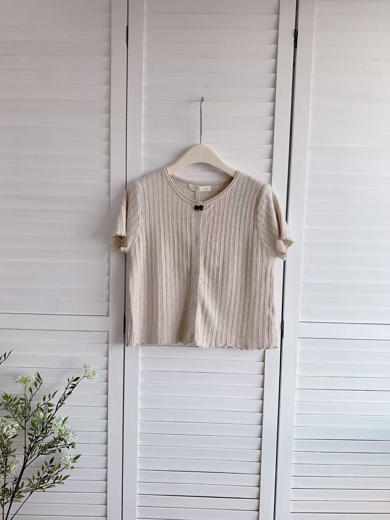 HELLO MILK TEE- 86155 心口小蝴蝶結上衣