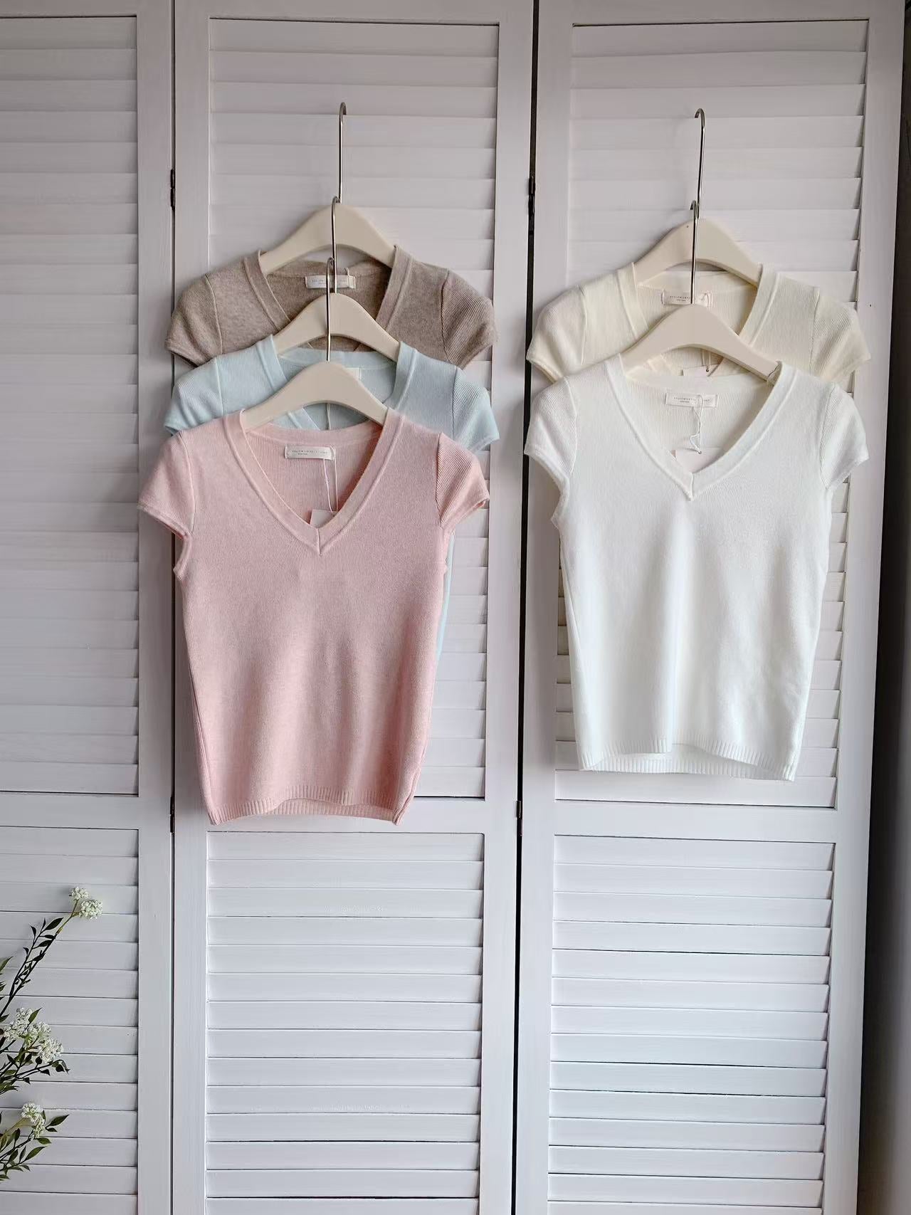 HELLO MILK TEE- 86225 V領上衣