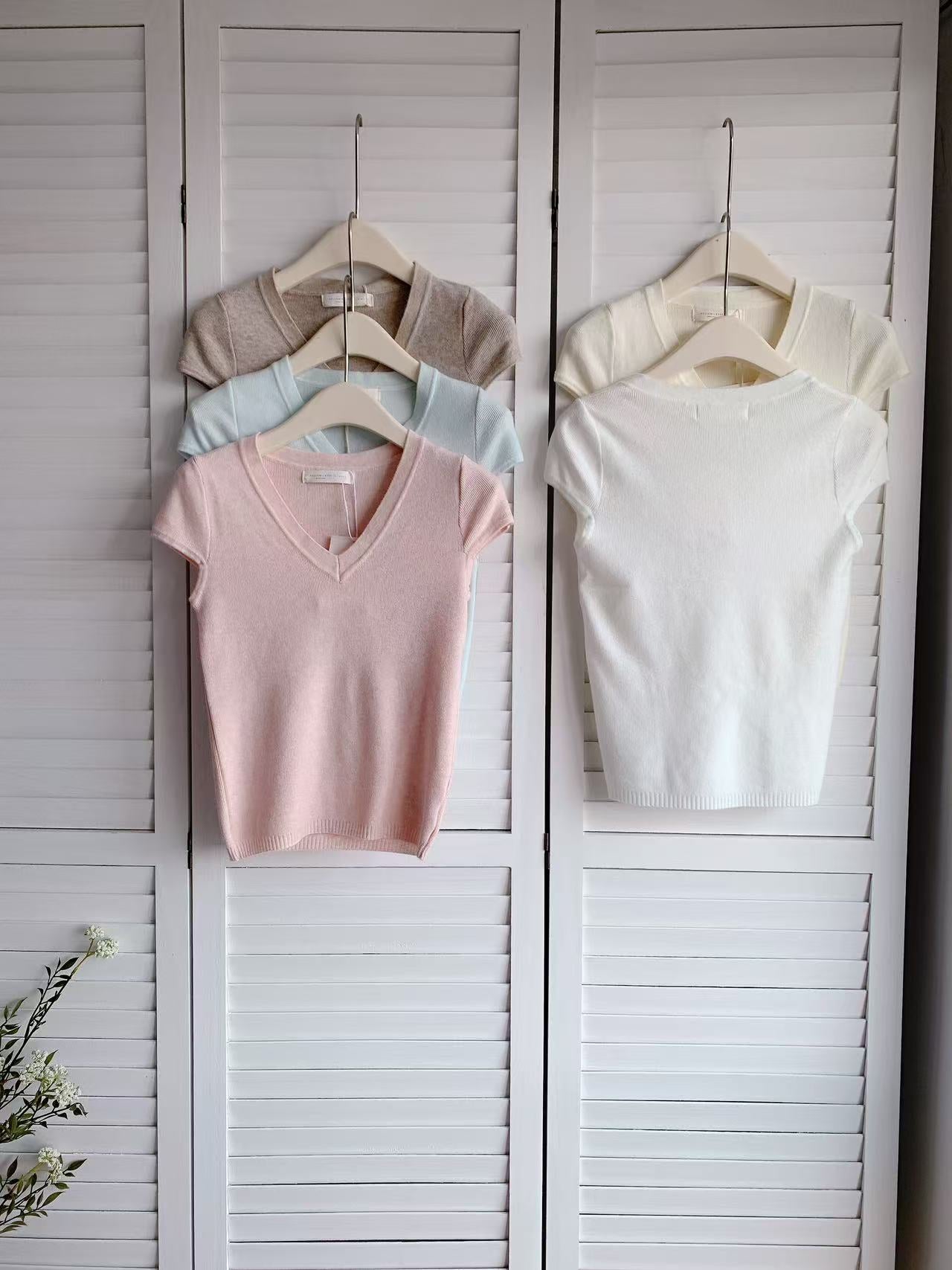 HELLO MILK TEE- 86225 V領上衣