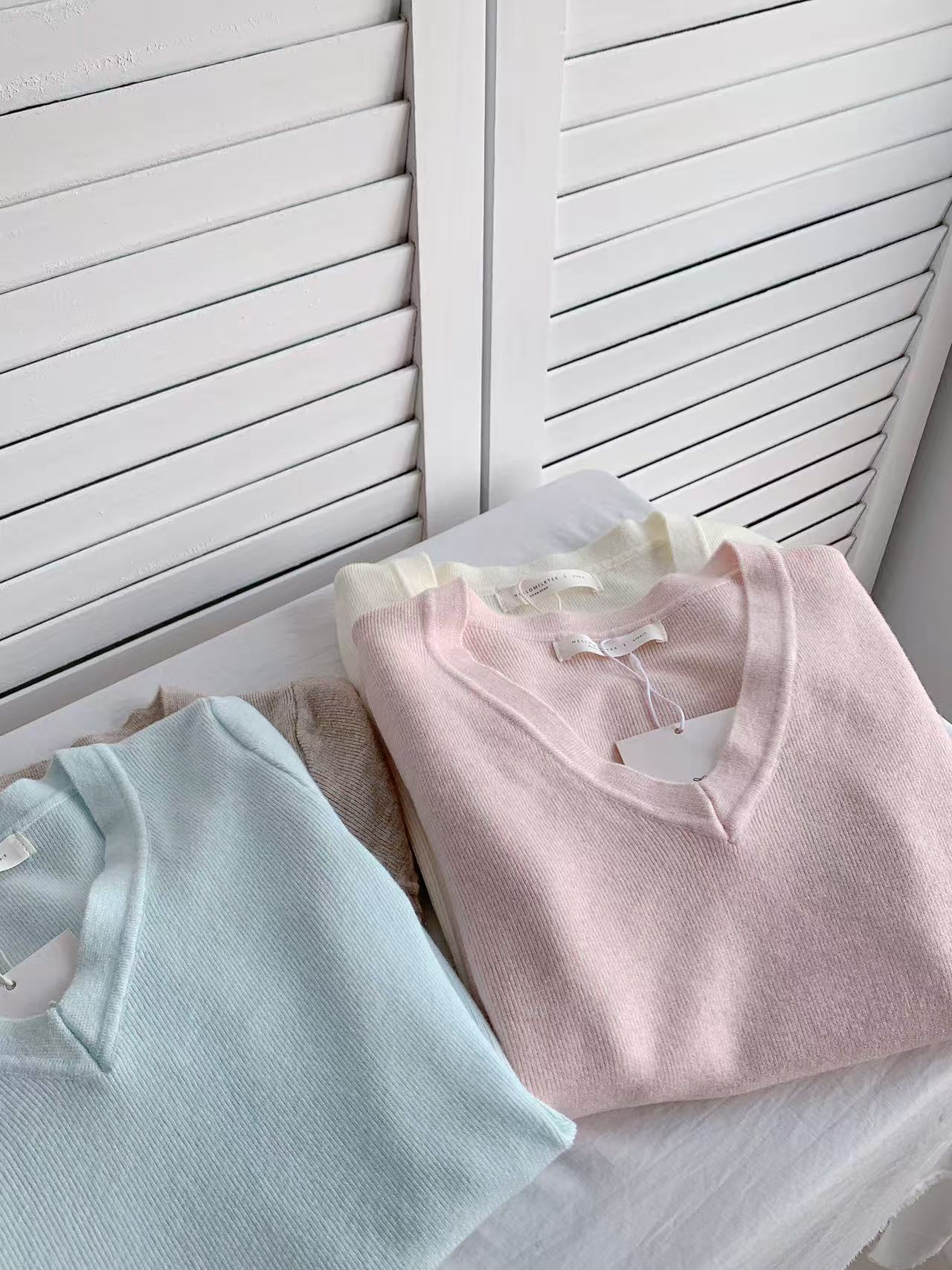 HELLO MILK TEE- 86225 V領上衣