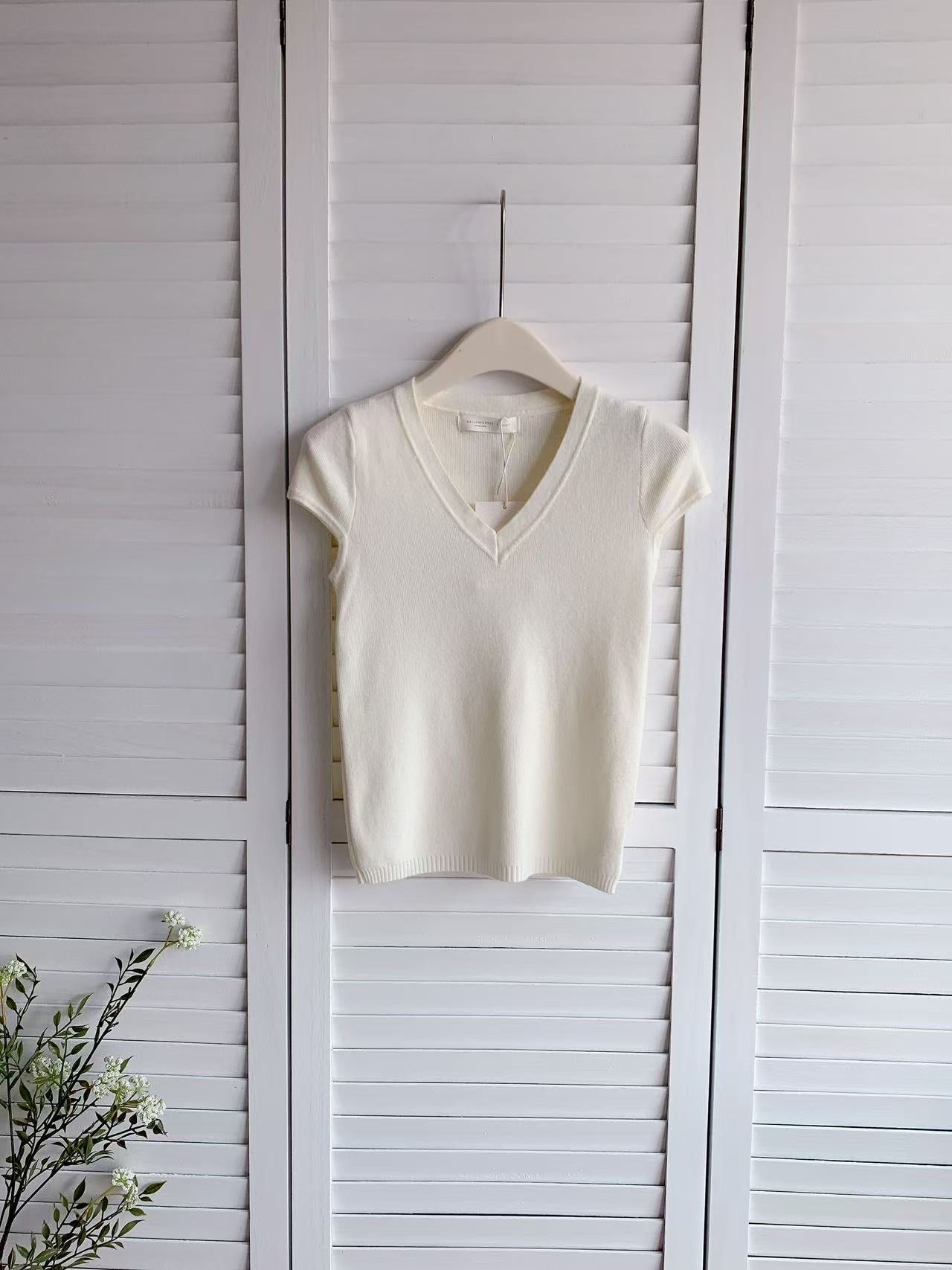 HELLO MILK TEE- 86225 V領上衣