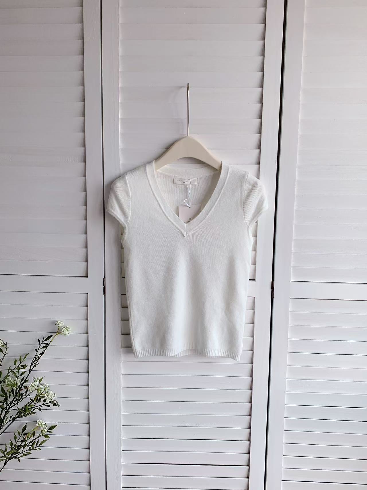 HELLO MILK TEE- 86225 V領上衣