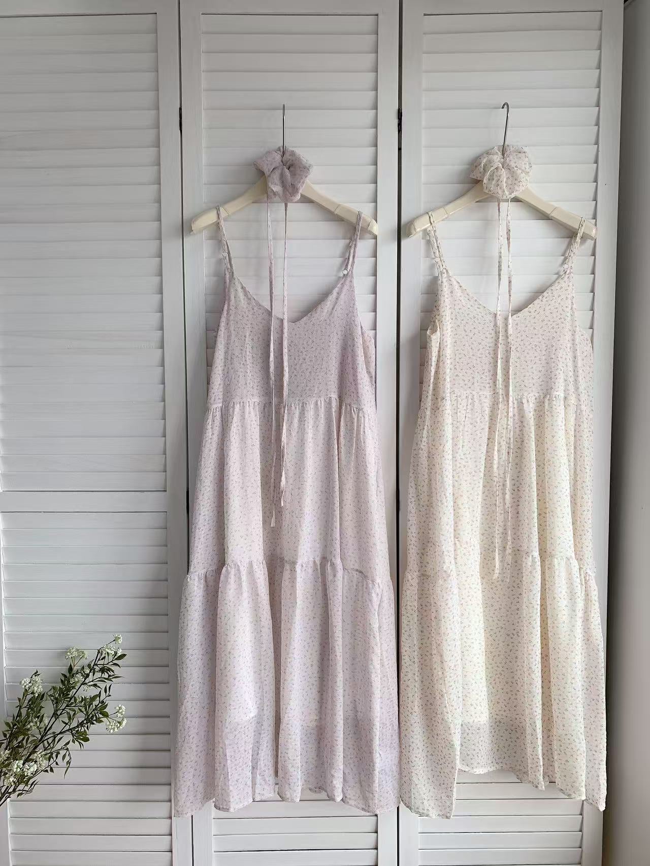 HELLO MILK TEE- 86284 碎花吊帶裙