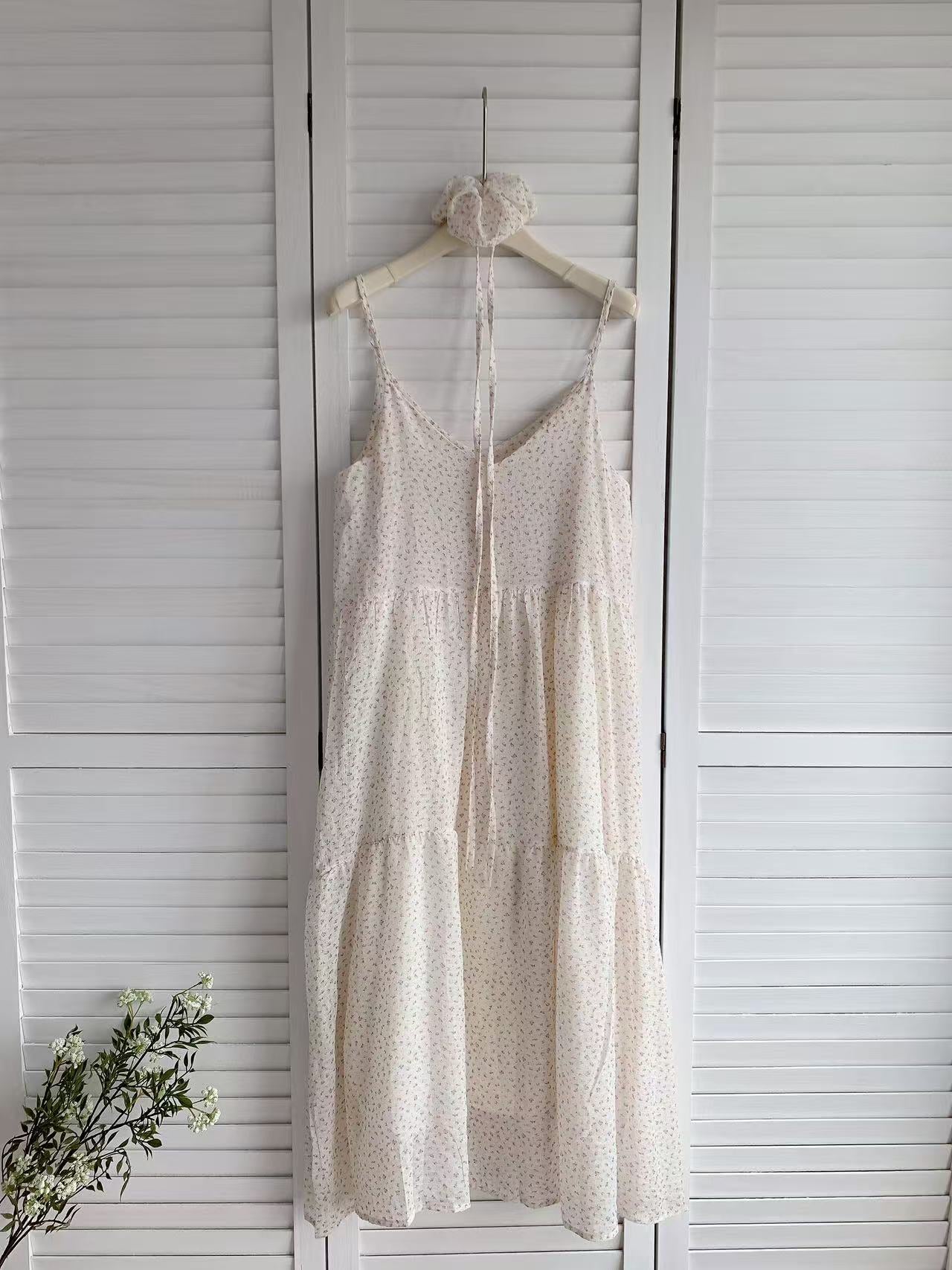 HELLO MILK TEE- 86284 碎花吊帶裙