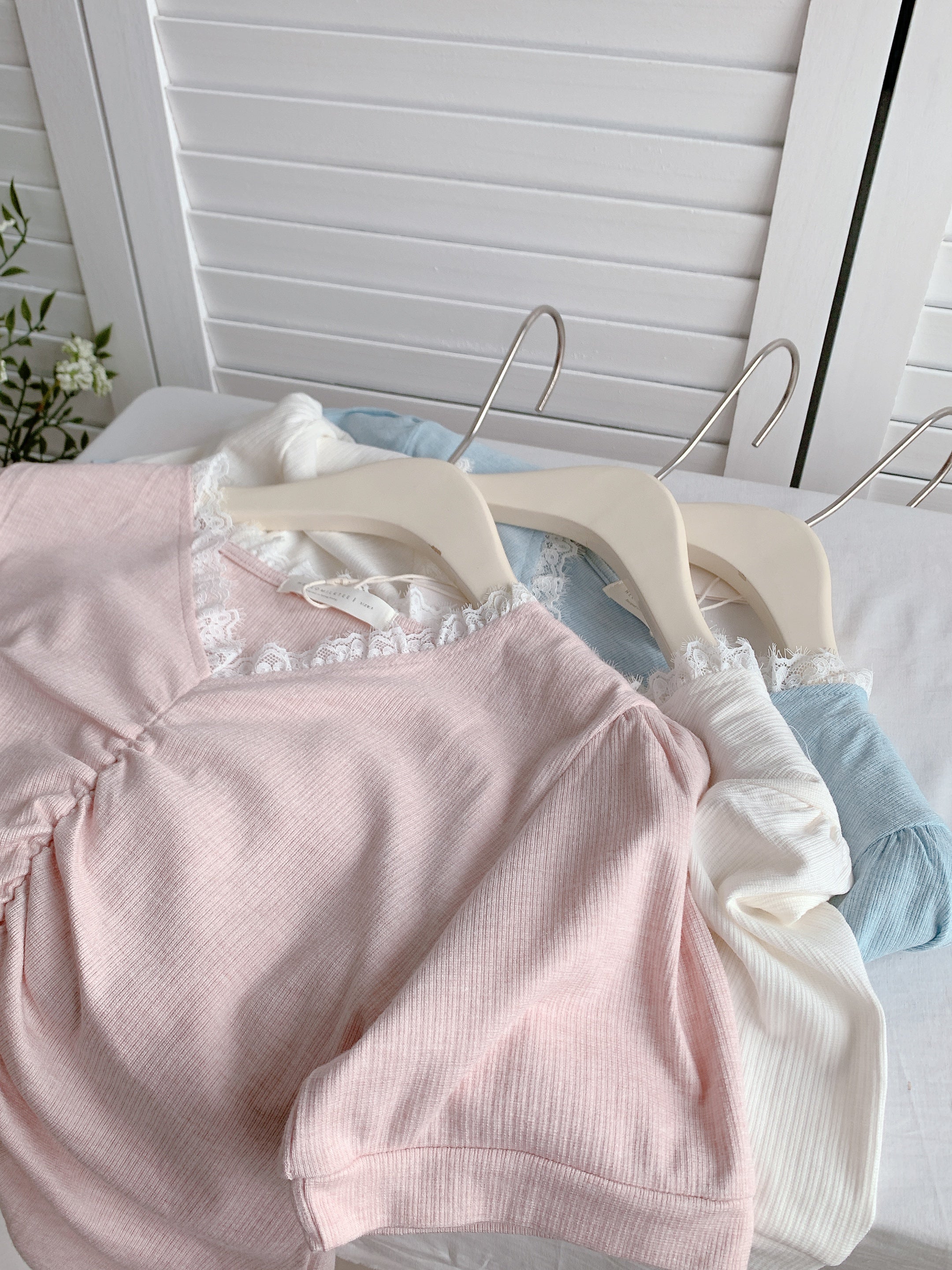 HELLO MILK TEE- 86305 花邊小衫