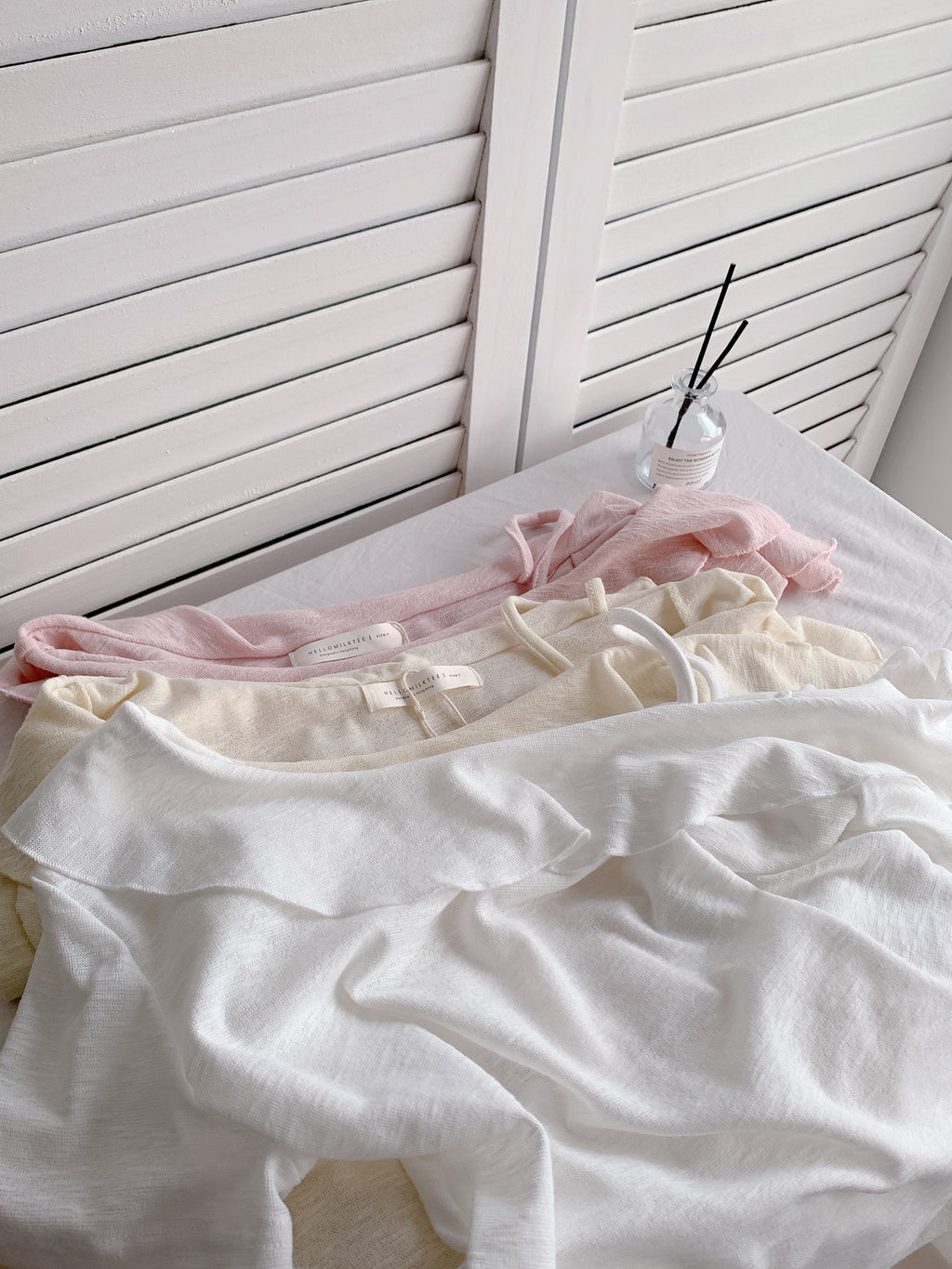 HELLO MILK TEE- 86340  荷葉邊小衫