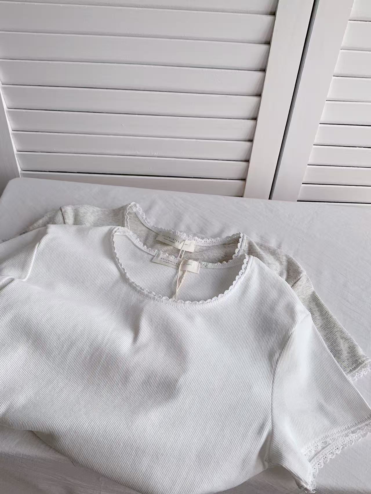HELLO MILK TEE- 86381 坑條花邊衫
