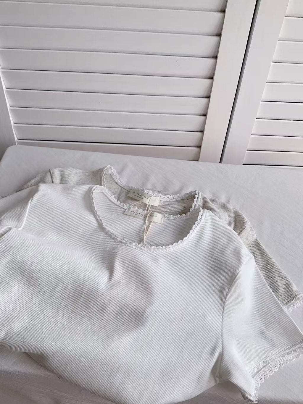 HELLO MILK TEE- 86381 坑條花邊衫
