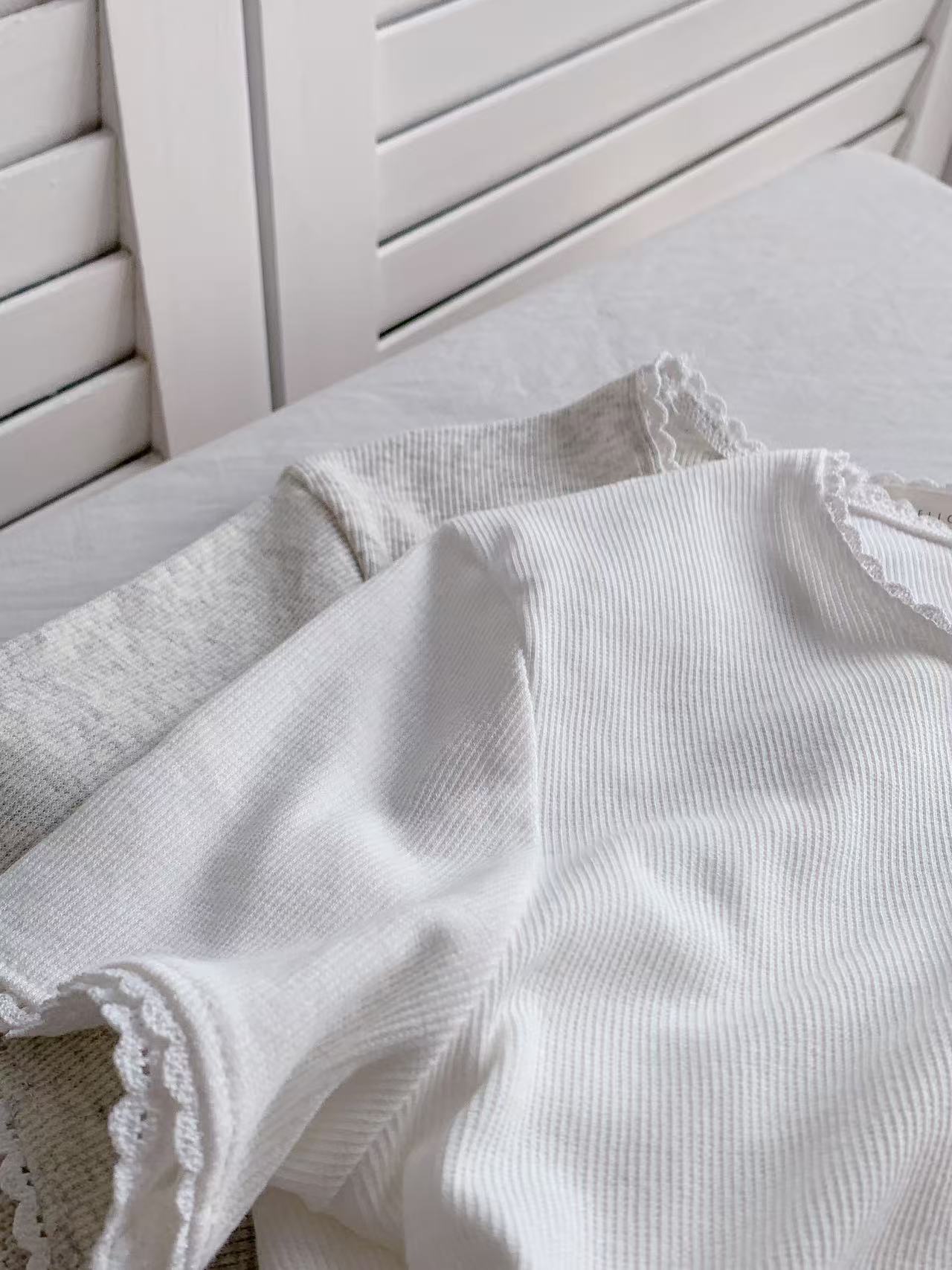 HELLO MILK TEE- 86381 坑條花邊衫