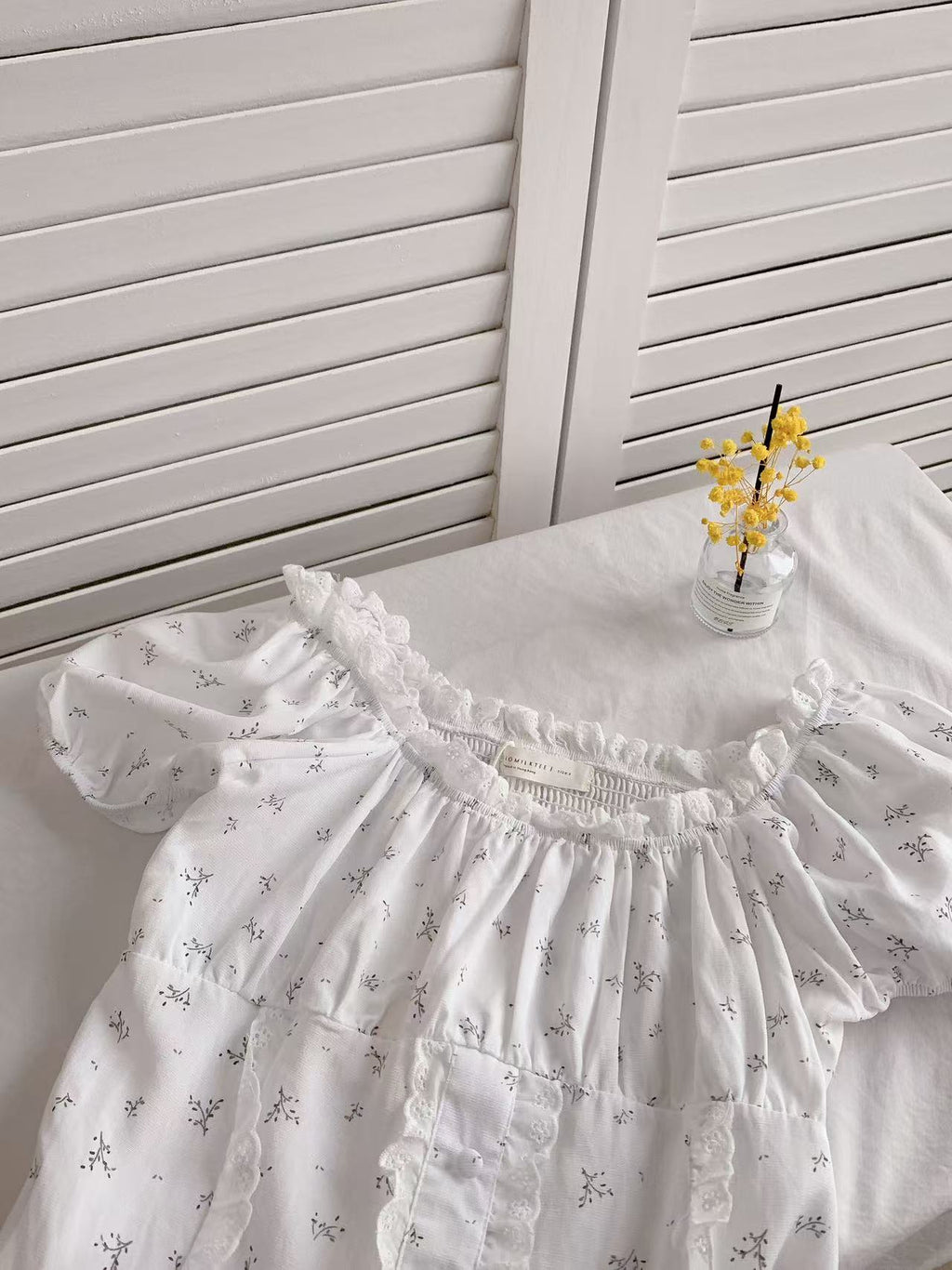 HELLO MILK TEE- 86449 花邊領小衫