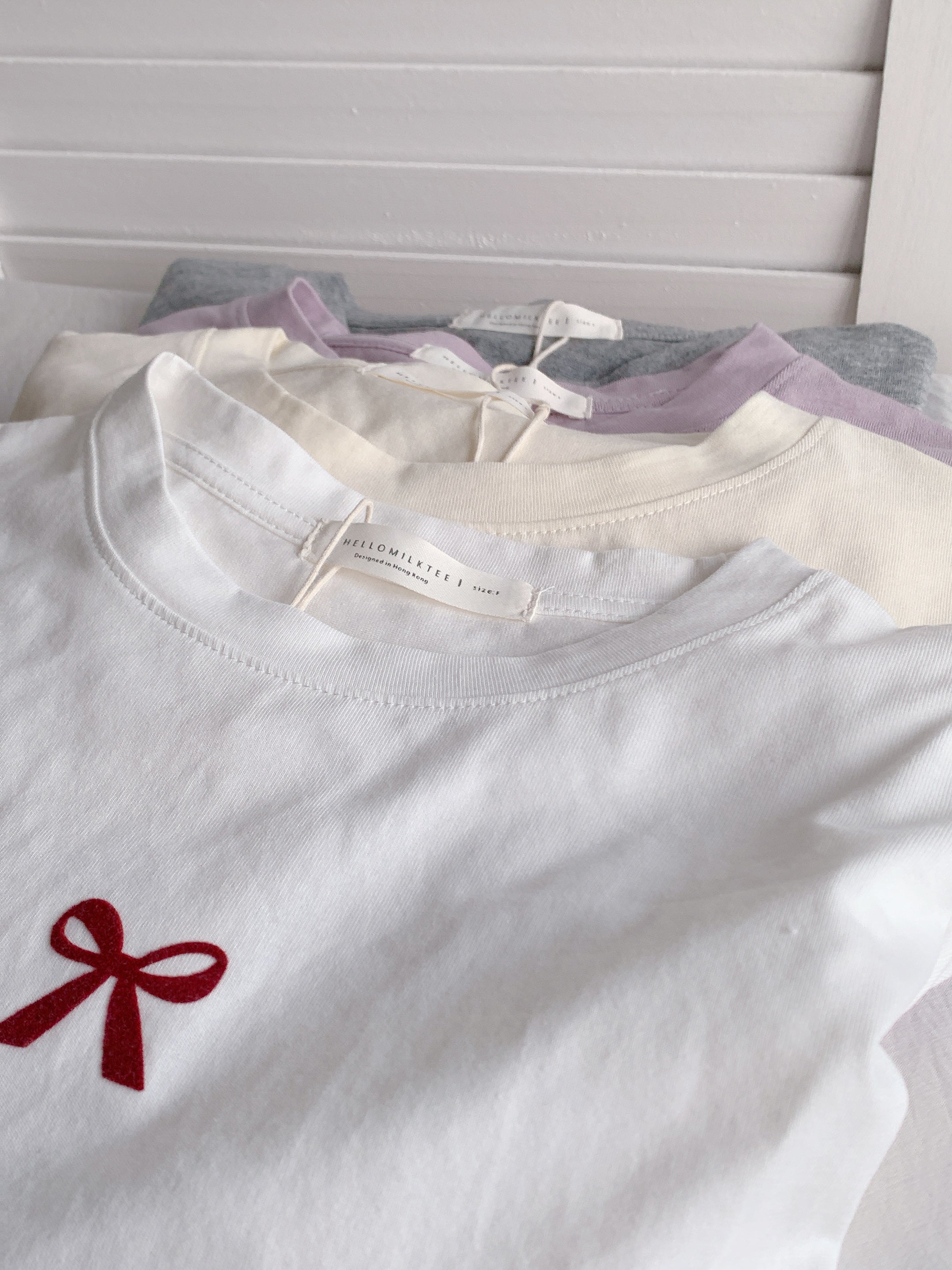 HELLO MILK TEE- 86501  蝴蝶結植絨圖案短袖衫
