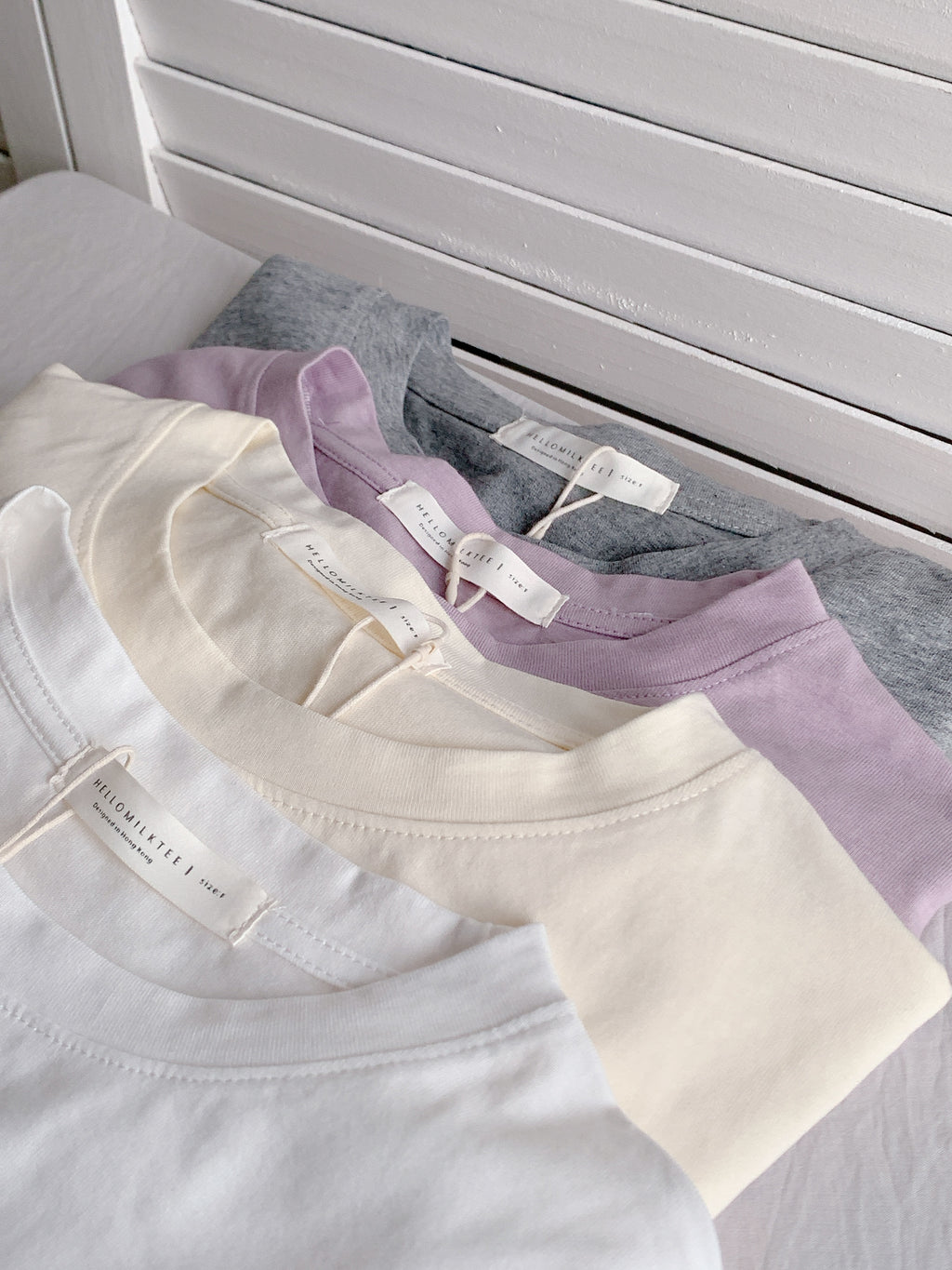 HELLO MILK TEE- 86501  蝴蝶結植絨圖案短袖衫