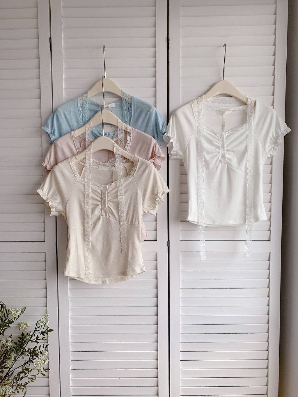 HELLO MILK TEE- 86466  方領蕾絲衫