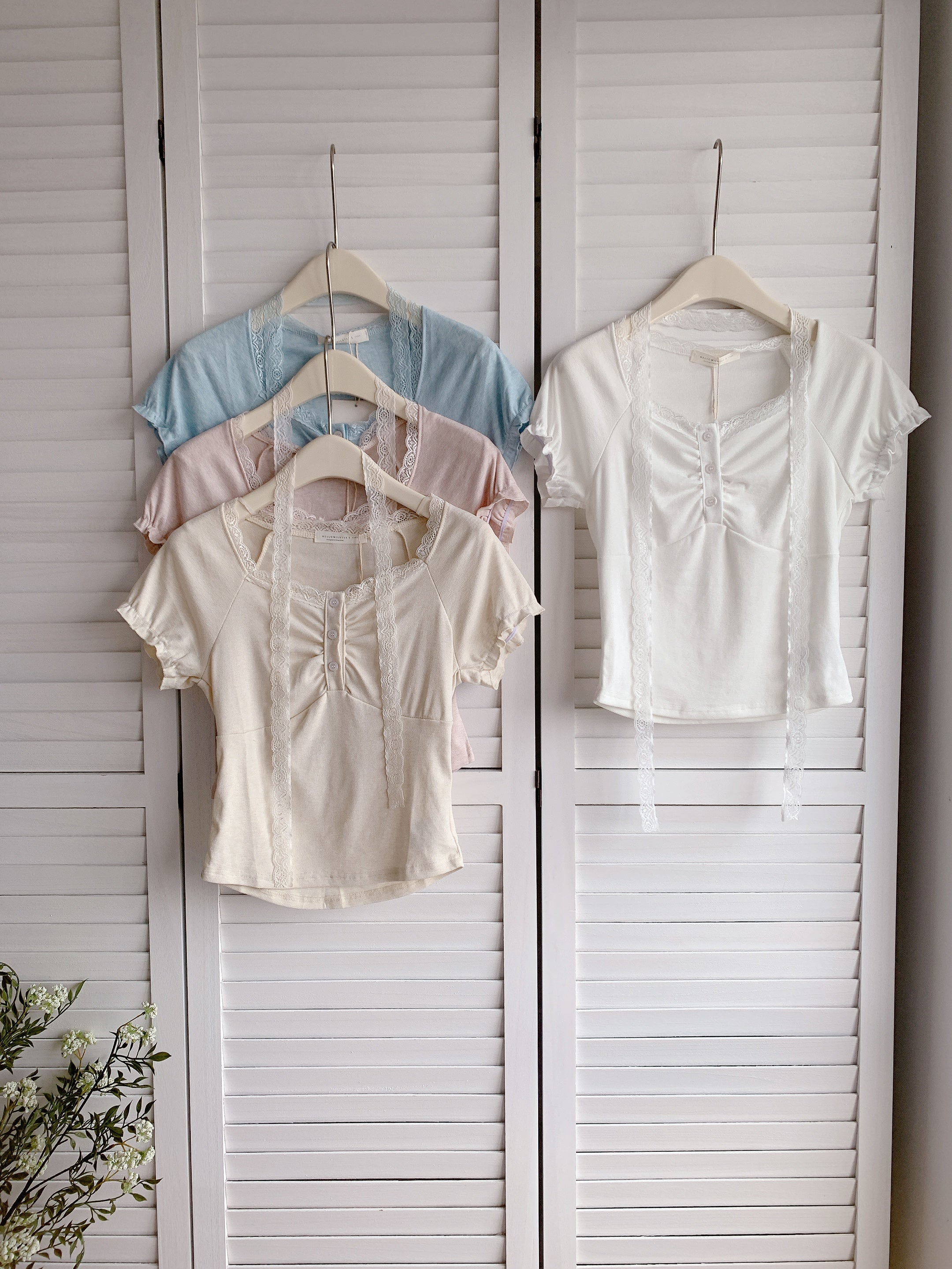 HELLO MILK TEE- 86466  方領蕾絲衫