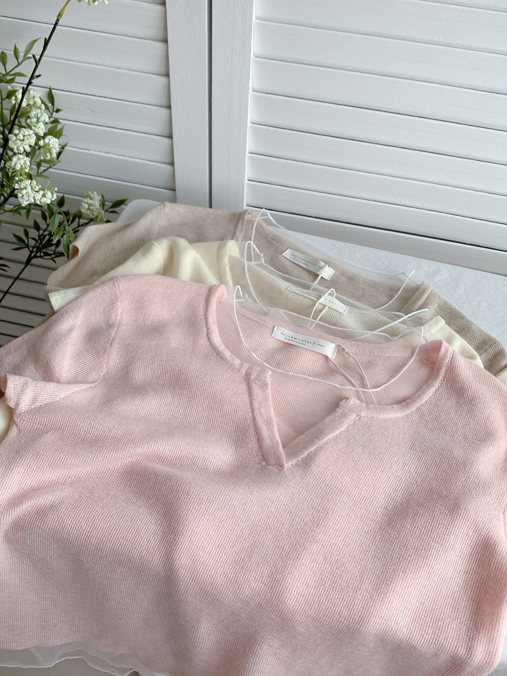 HELLO MILK TEE- 86517  V領網紗衫