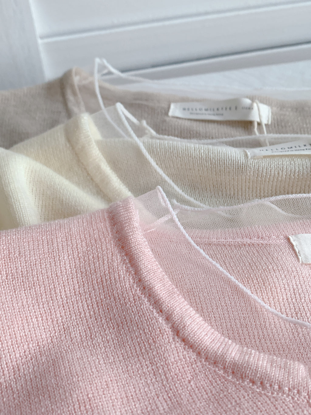 HELLO MILK TEE- 86517  V領網紗衫