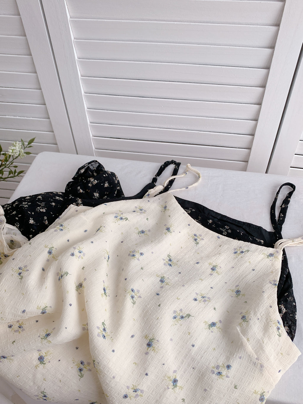 HELLO MILK TEE- 86444  吊帶碎花裙