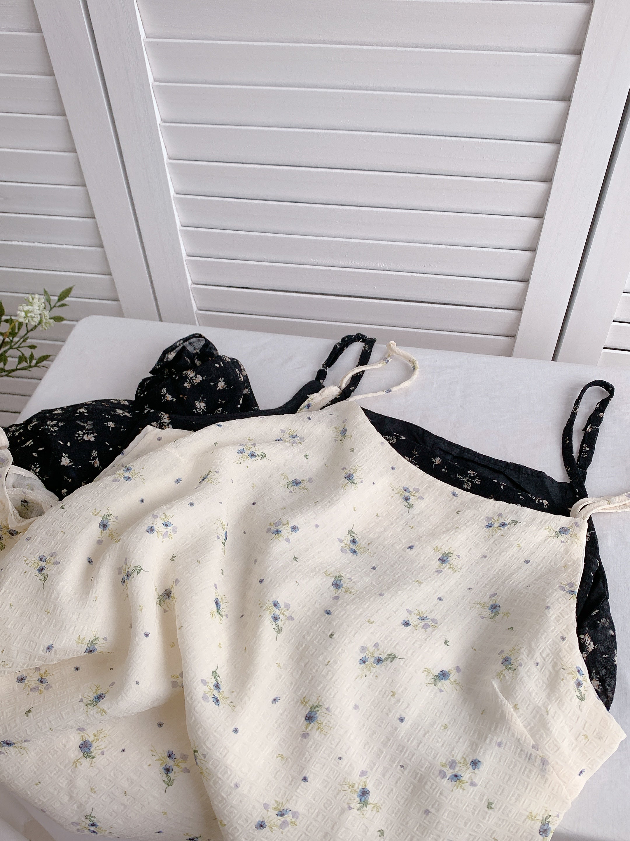 HELLO MILK TEE- 86444  吊帶碎花裙